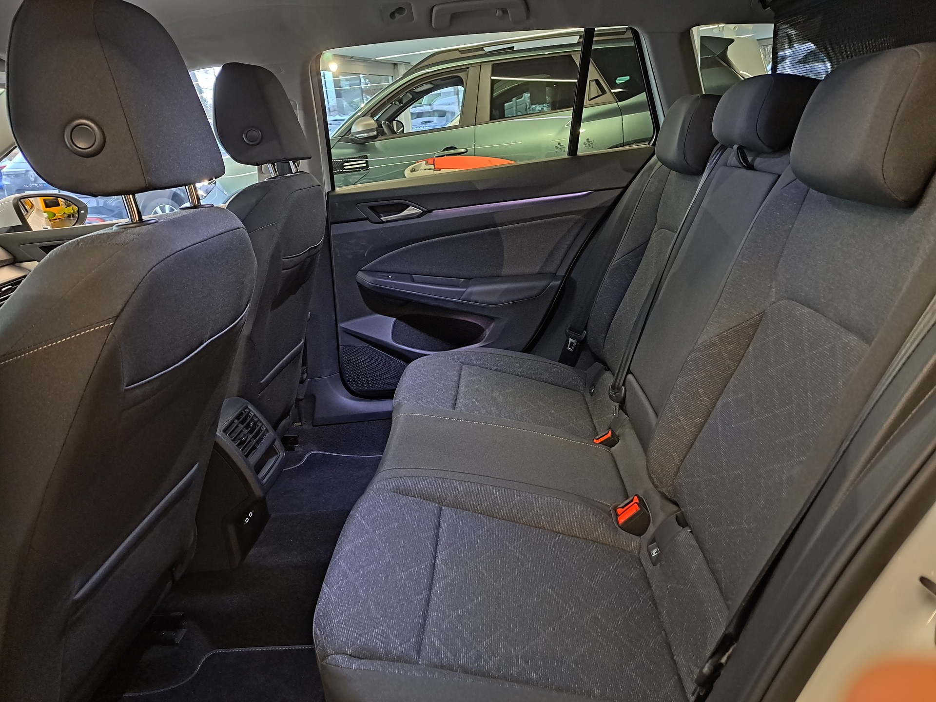 VW GOLF Variant 1.0 eTSI Mhev Life DSG-image-6
