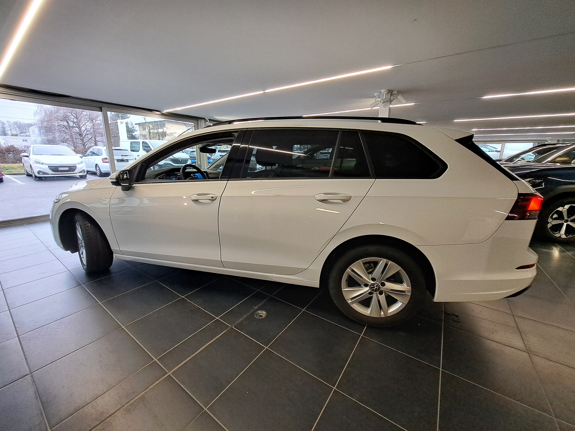VW GOLF Variant 1.0 eTSI Mhev Life DSG-image-1