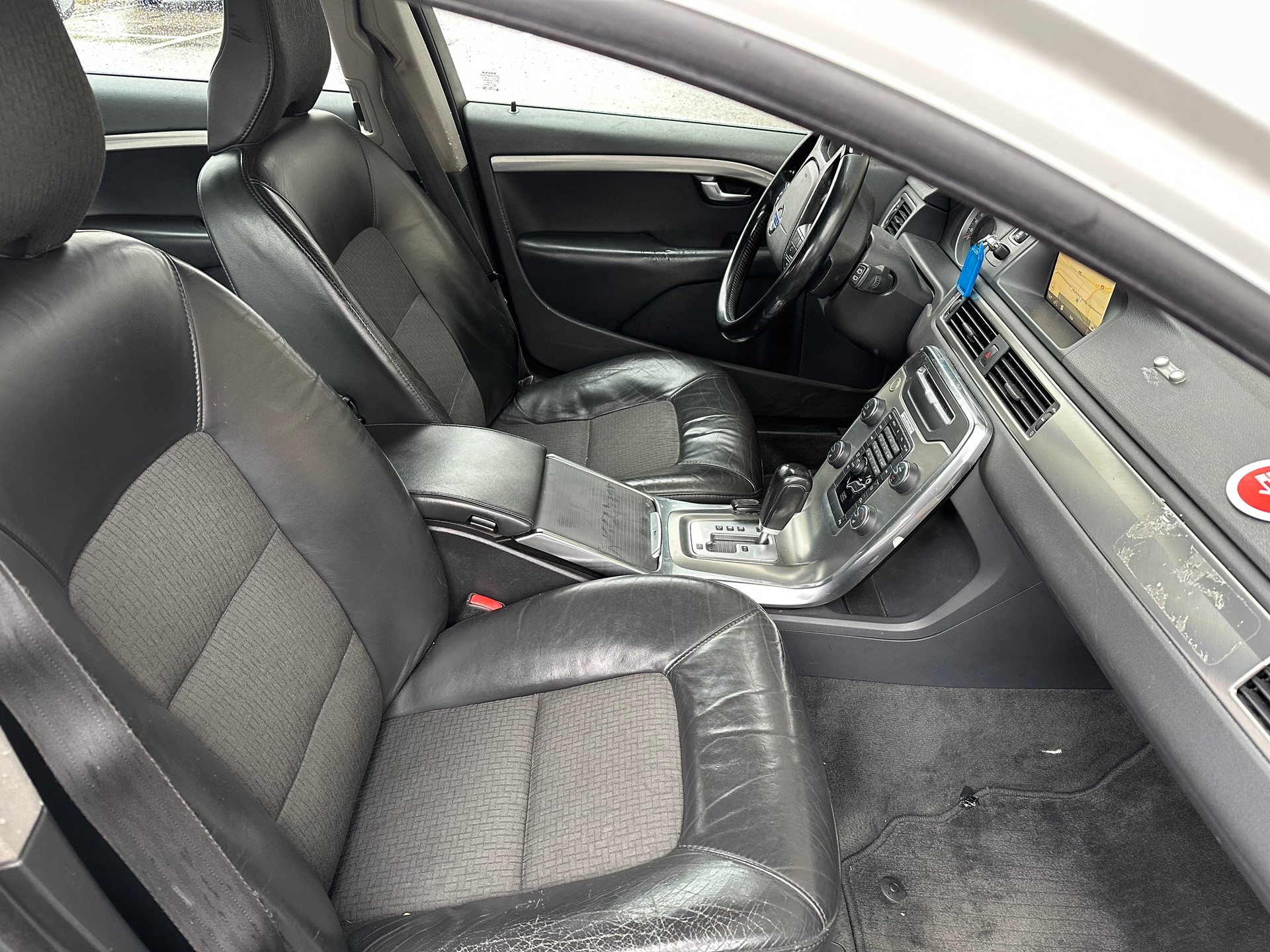 VOLVO V70 D3 Summum Geartronic-image-8