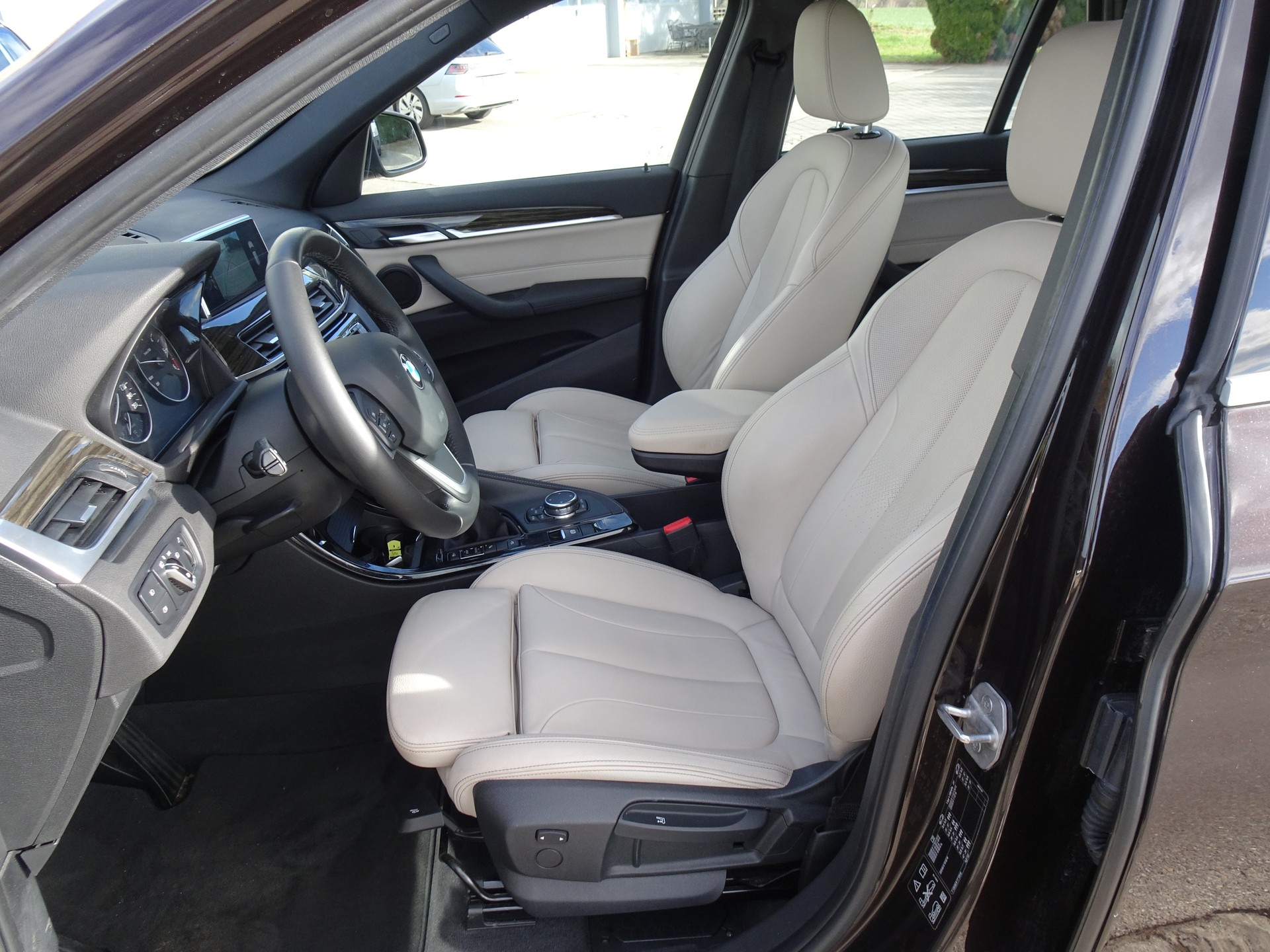 BMW X1 xDrive 20d xLine Steptronic-image-11