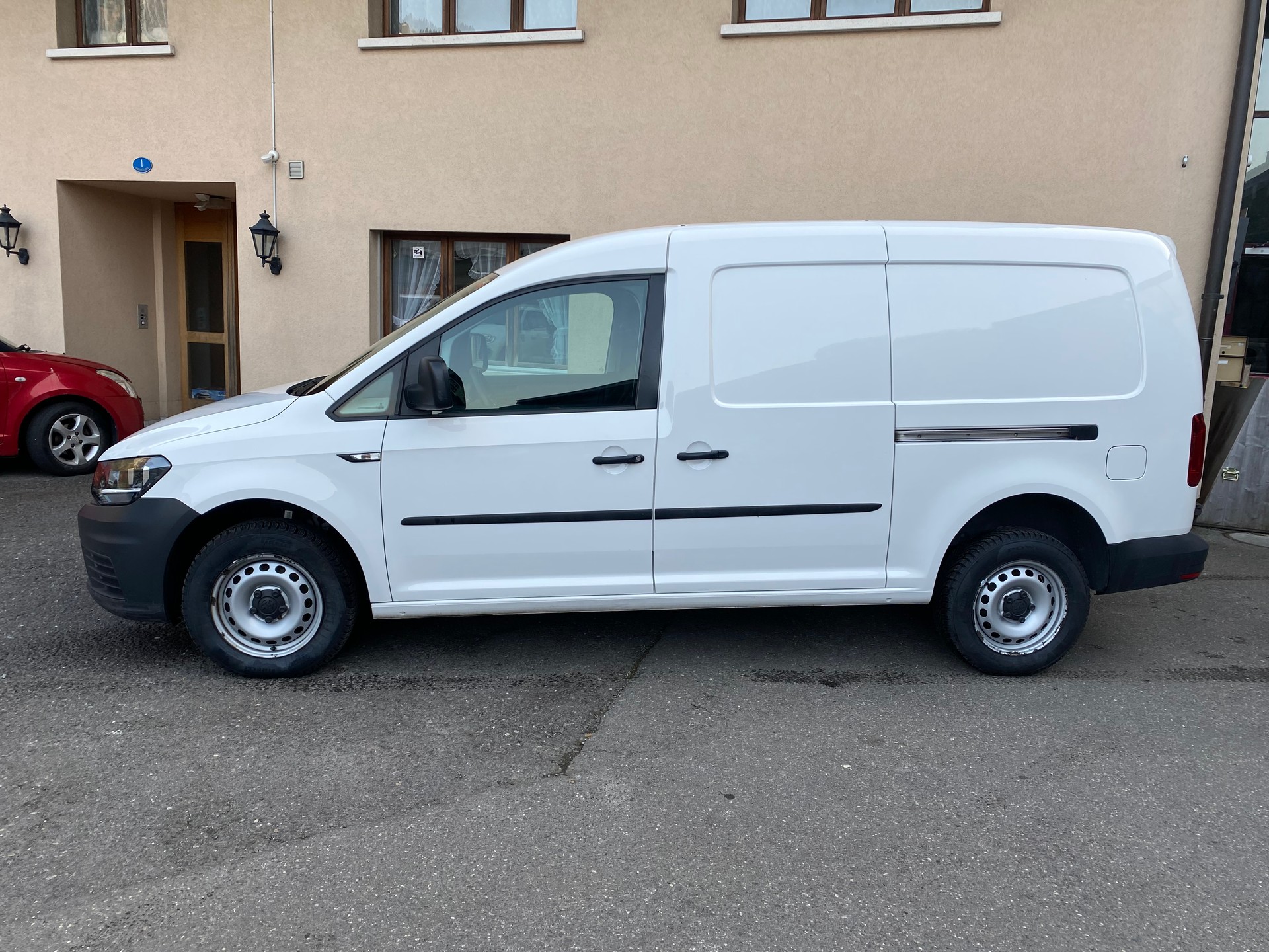 VW Caddy Maxi 2.0TDI 4Motion BlueMotion Technology-image-10