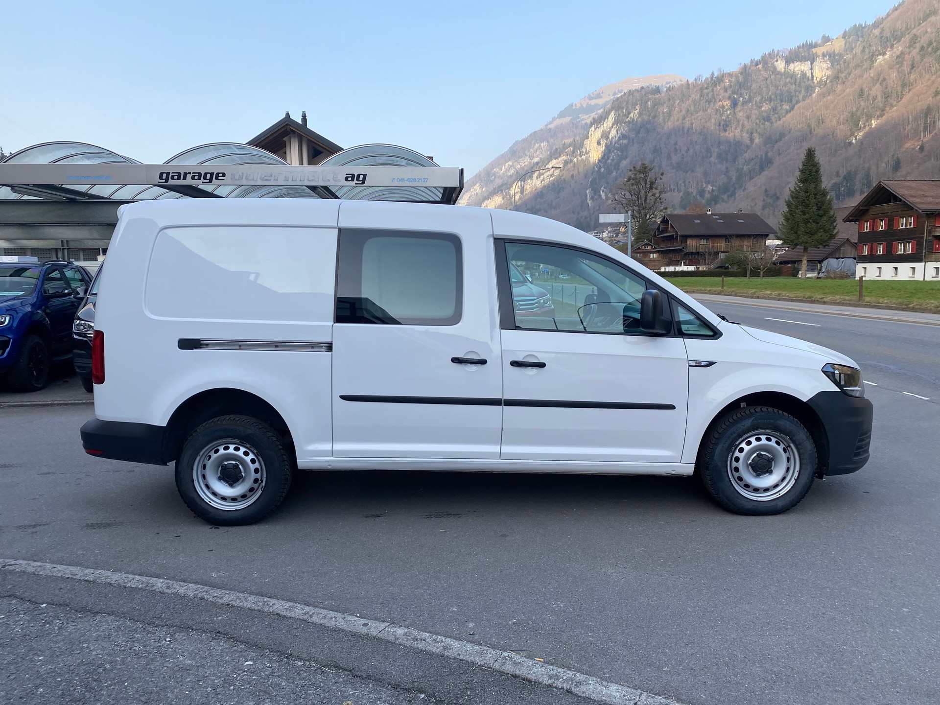 VW Caddy Maxi 2.0TDI 4Motion BlueMotion Technology-image-13