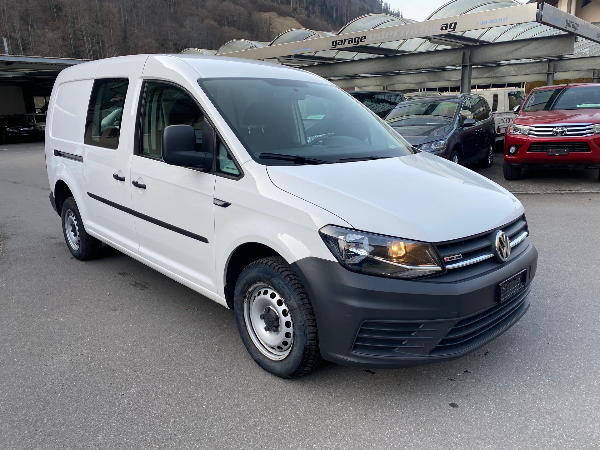 VW Caddy Maxi 2.0TDI 4Motion BlueMotion Technology-image-12