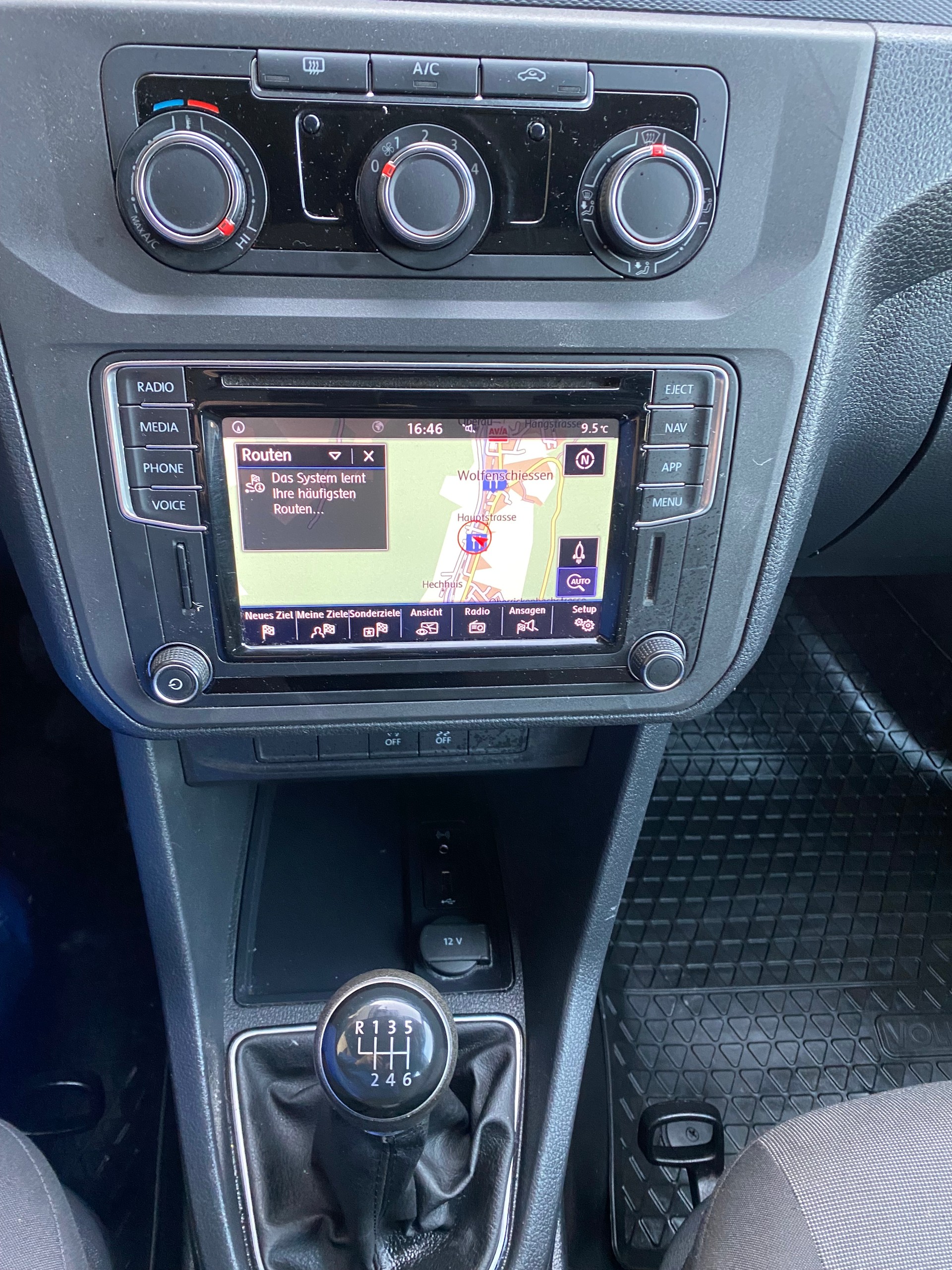 VW Caddy Maxi 2.0TDI 4Motion BlueMotion Technology-image-3