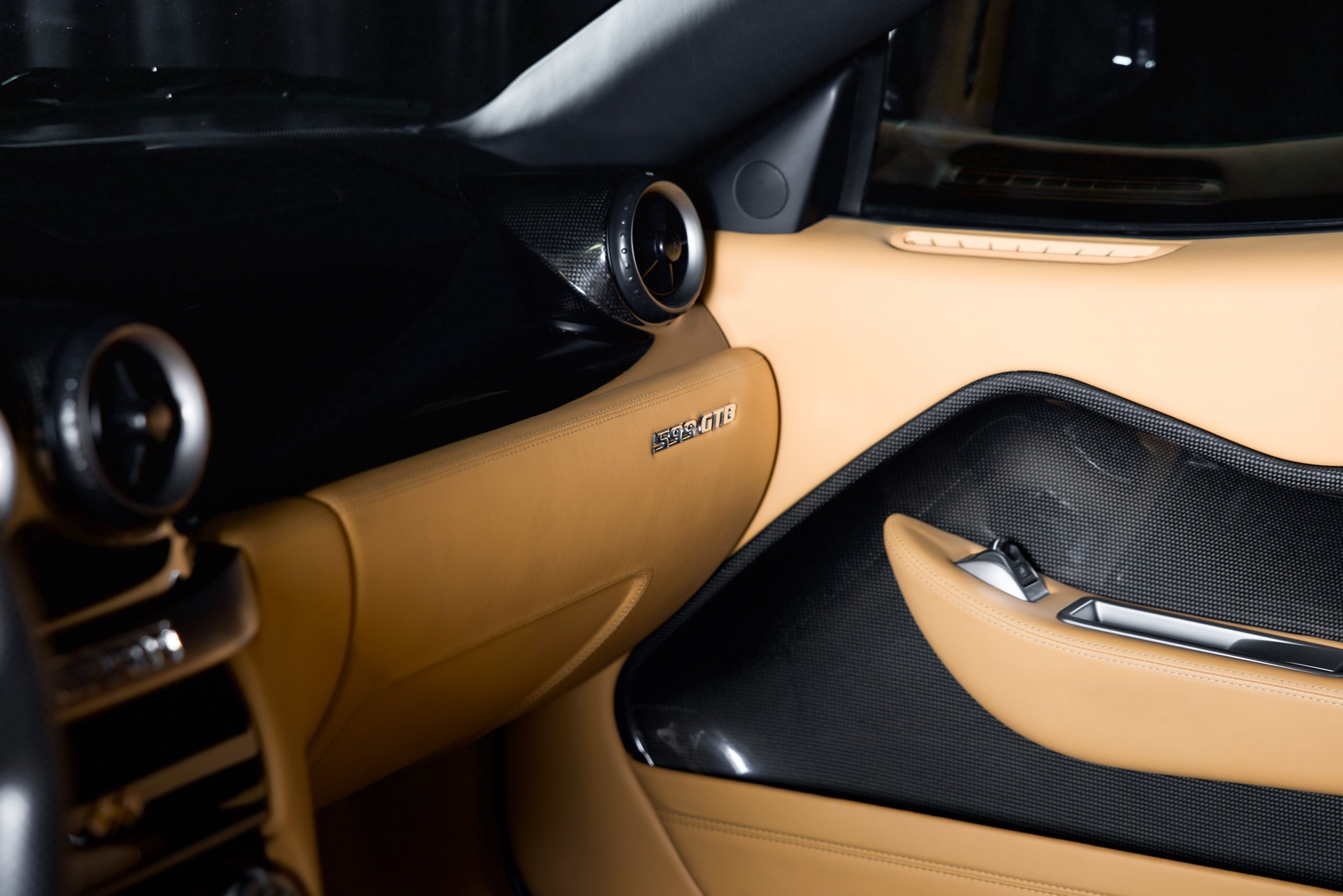 FERRARI 599 GTB-image-17