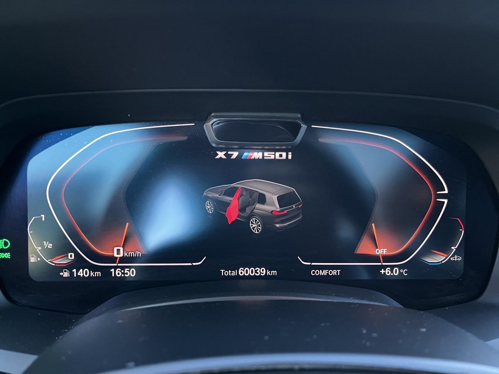 BMW X7 M50i-image-10
