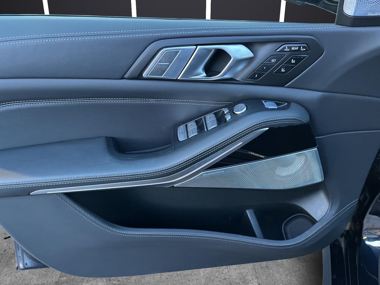 BMW X7 M50i-image-7