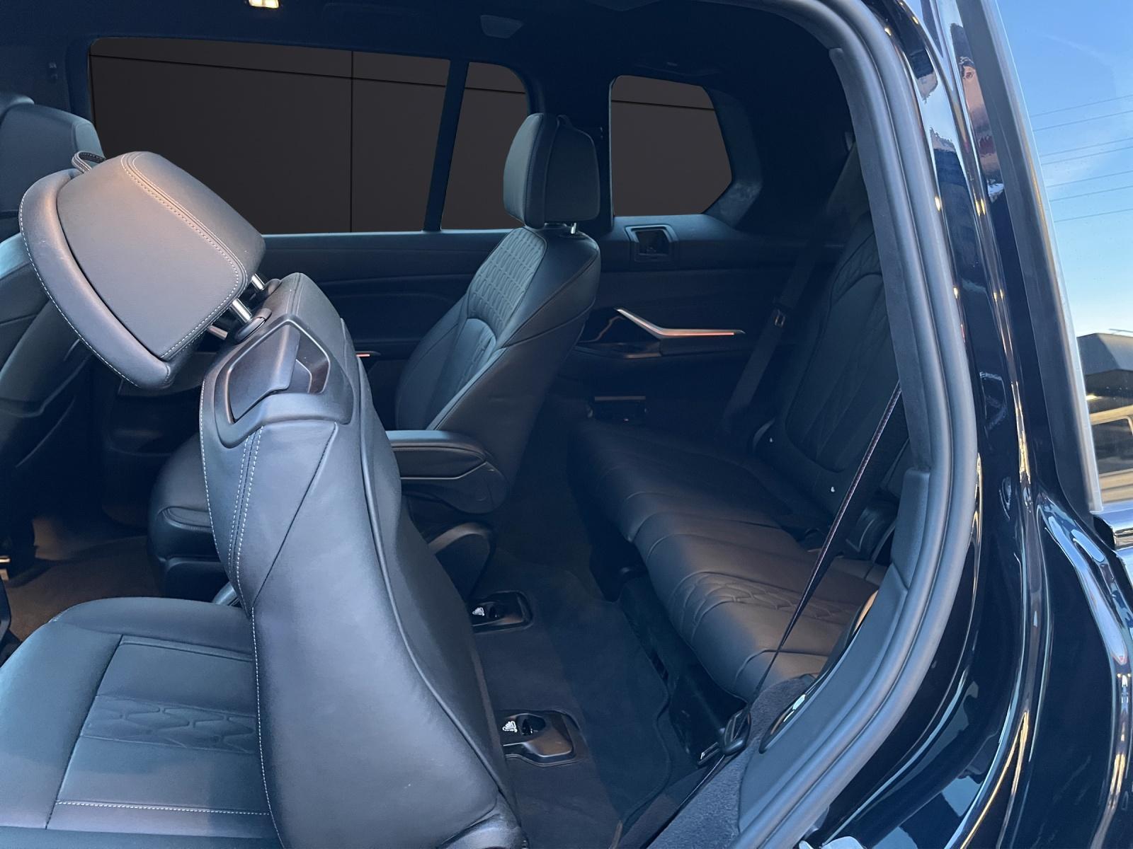 BMW X7 M50i-image-13