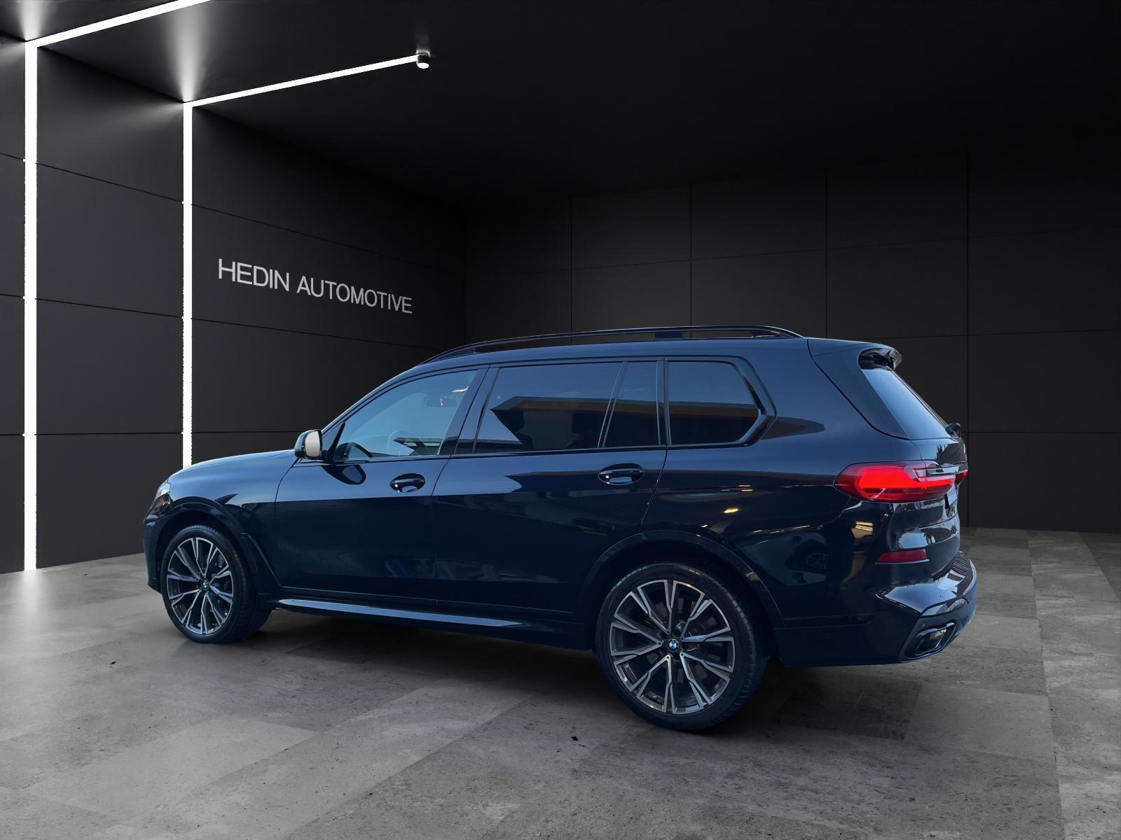 BMW X7 M50i-showroom-element-2