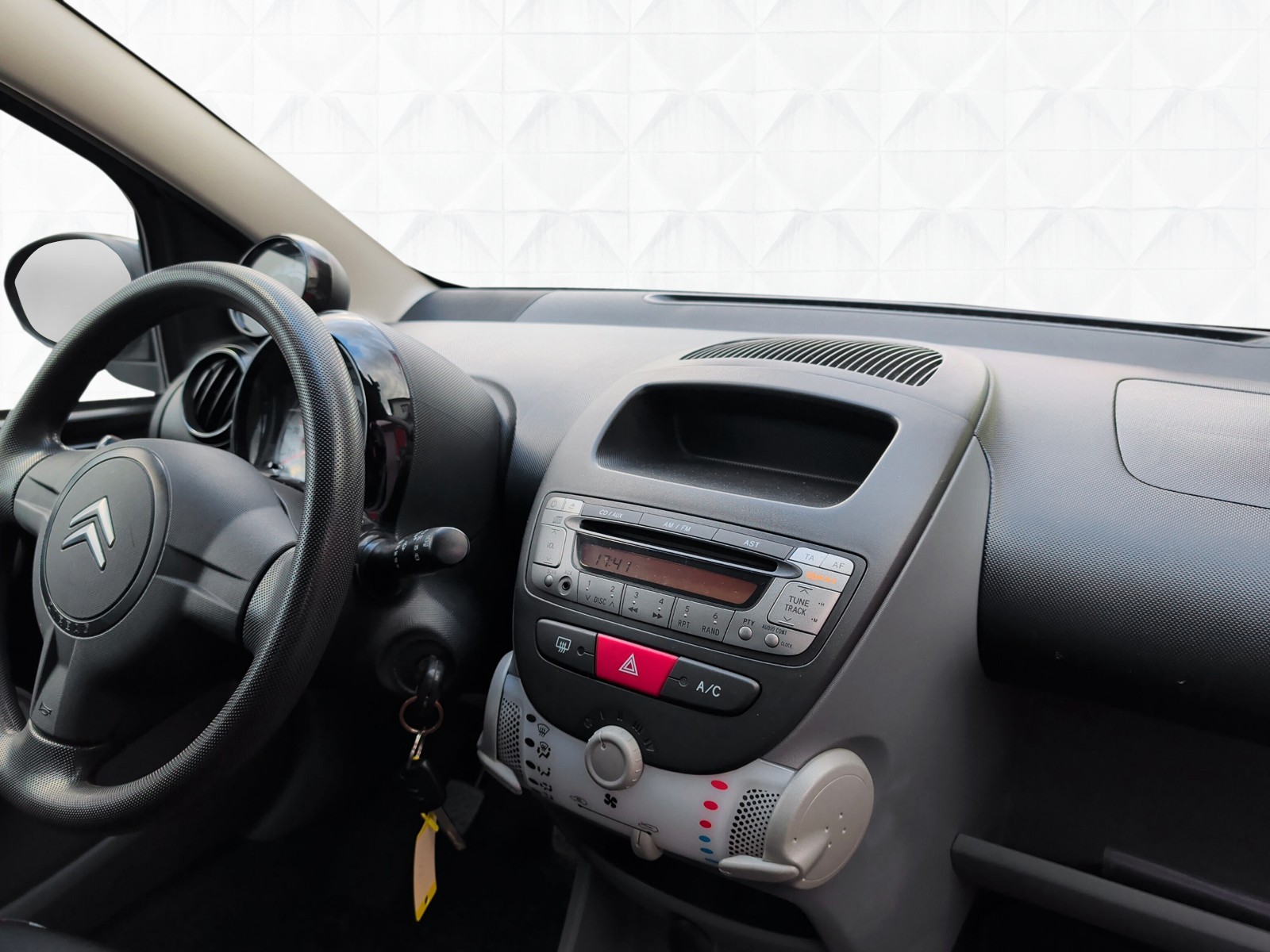 CITROEN C1 1.0i Swiss Style-image-10