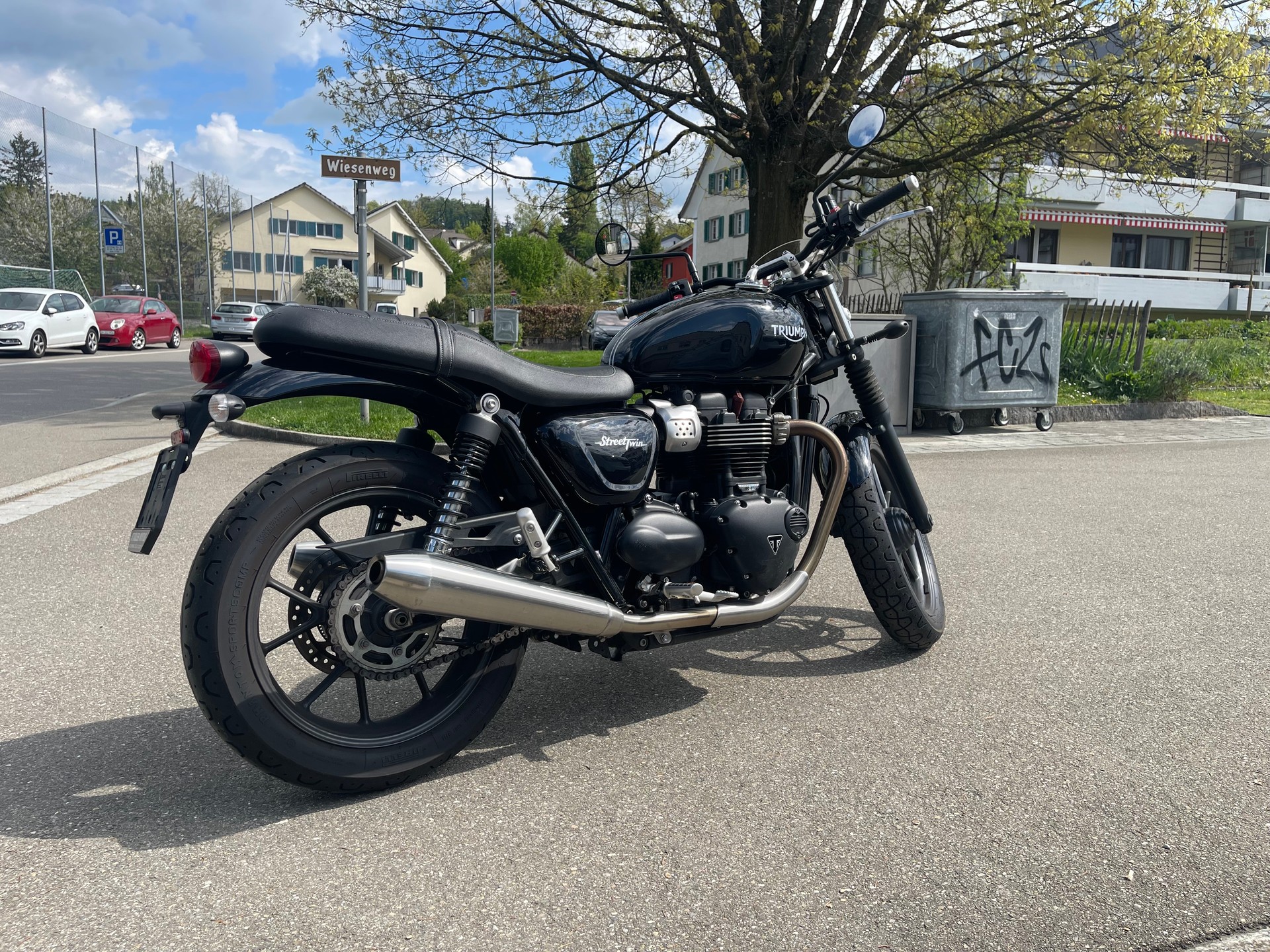 TRIUMPH Street Twin-image-1
