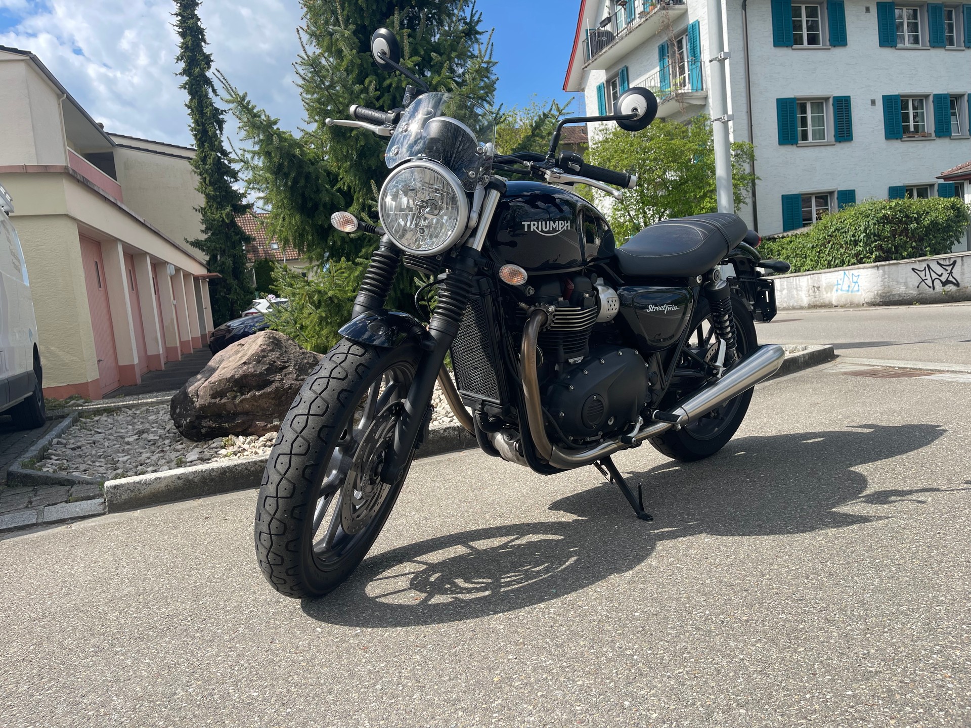 TRIUMPH Street Twin-image-9