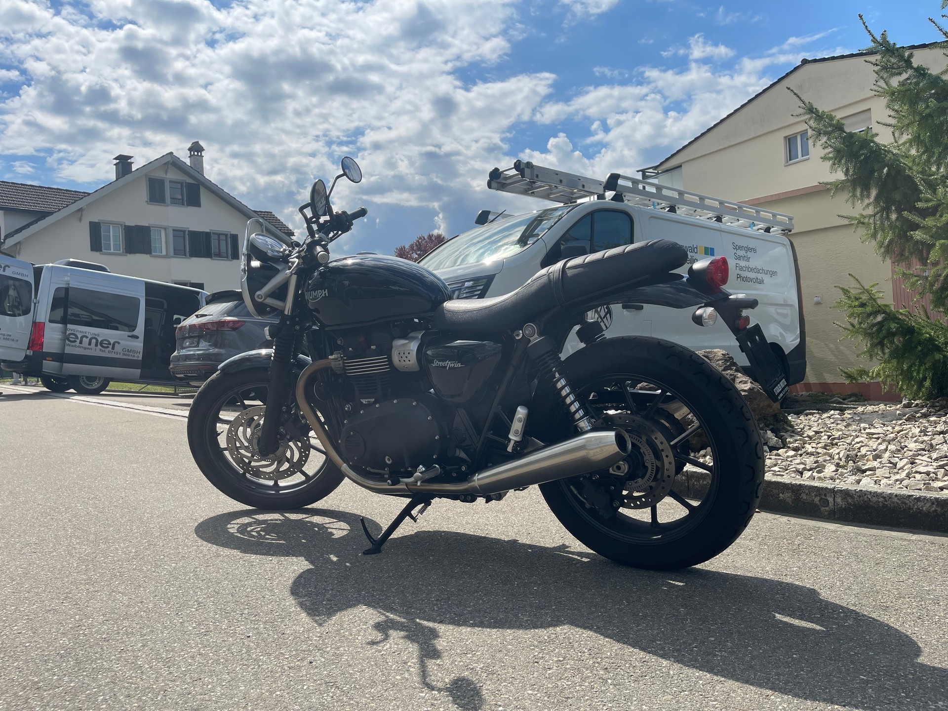 TRIUMPH Street Twin-image-10