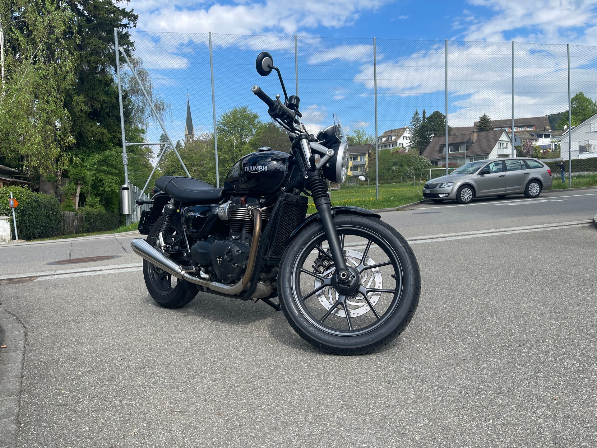 TRIUMPH Street Twin-image-2