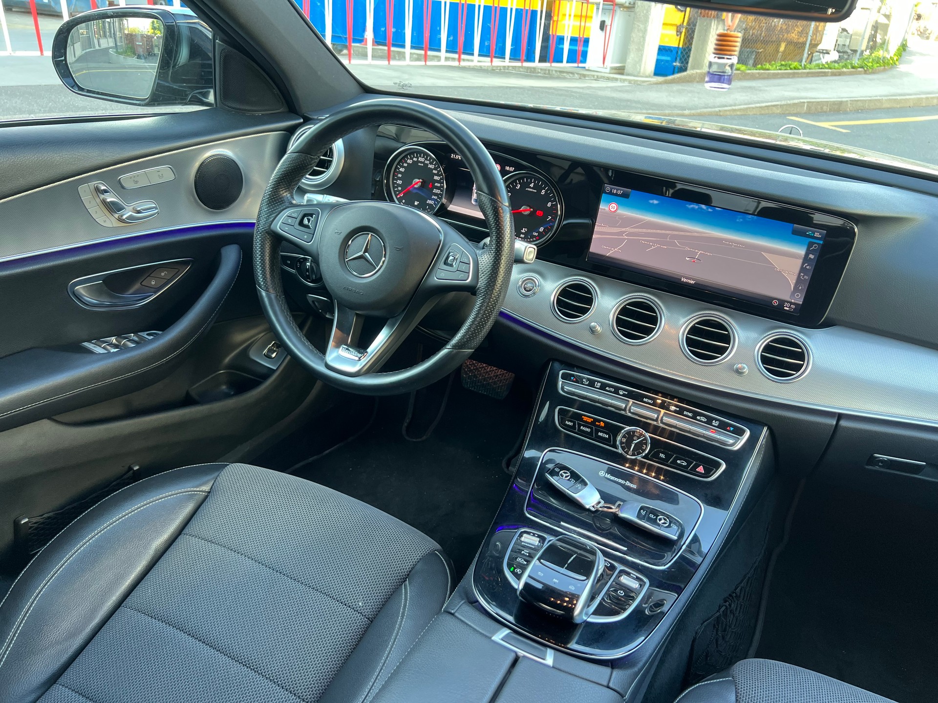 MERCEDES-BENZ E 200 Avantgarde 9G-Tronic-image-10