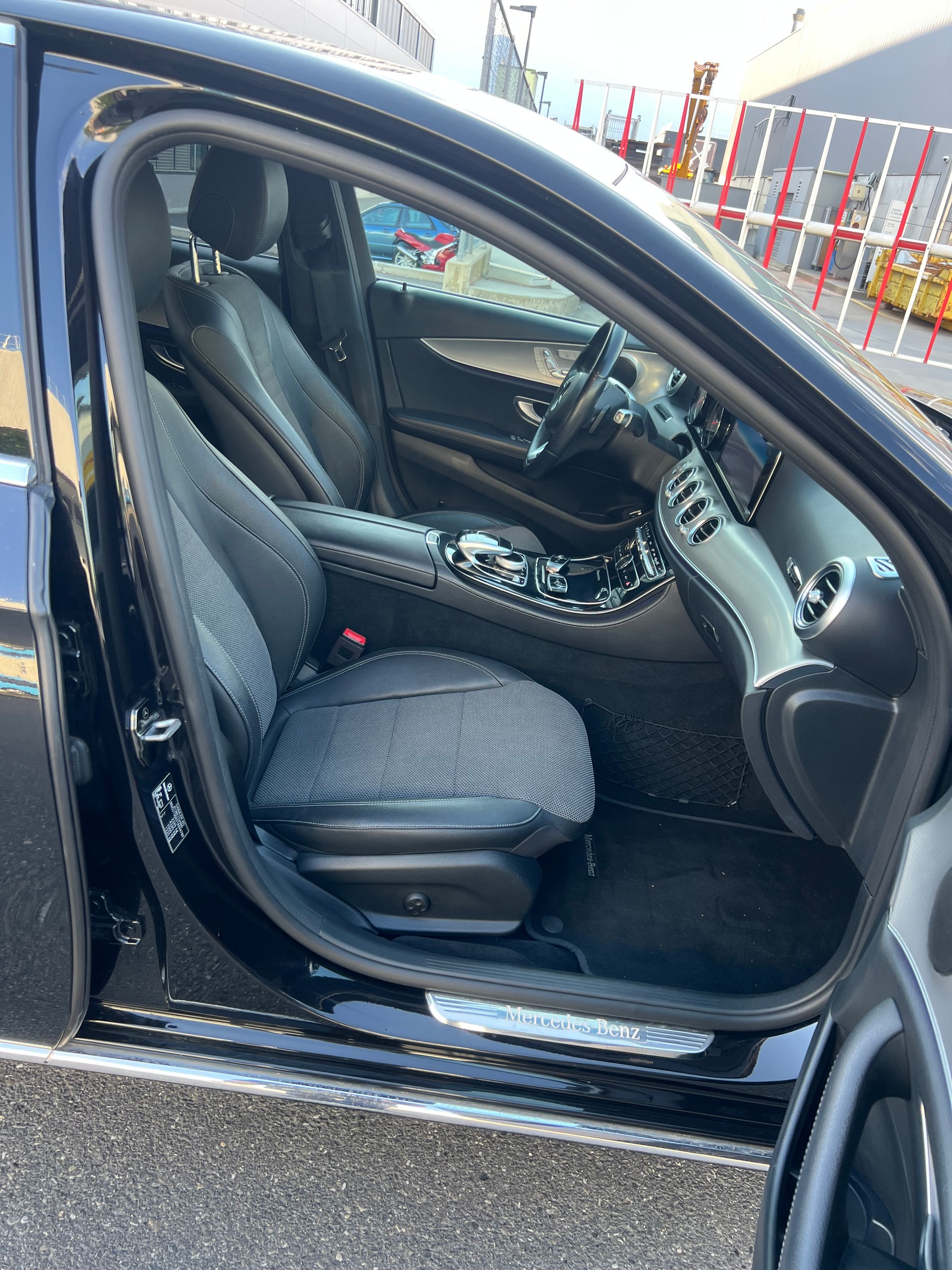 MERCEDES-BENZ E 200 Avantgarde 9G-Tronic-image-13