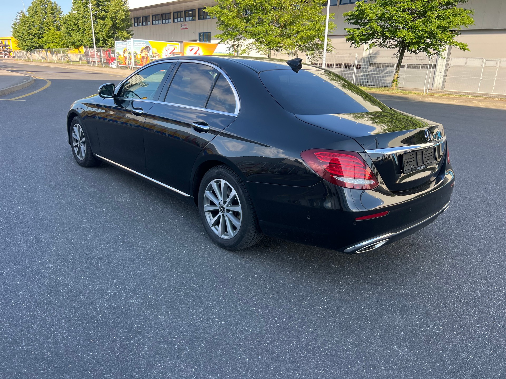 MERCEDES-BENZ E 200 Avantgarde 9G-Tronic-image-3