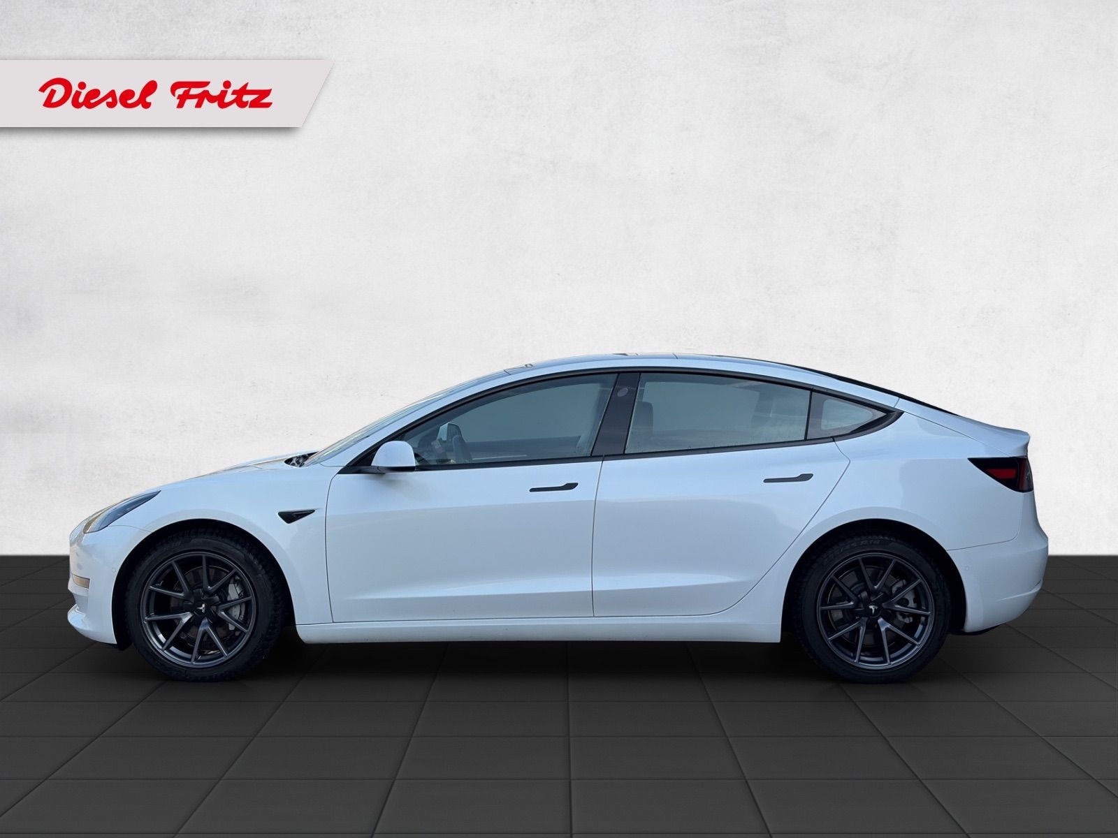 TESLA Model 3 Long Range Dual Motor AWD-showroom-element-1