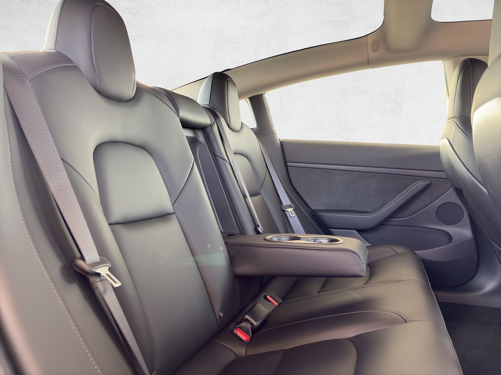 TESLA Model 3 Long Range Dual Motor AWD-image-16