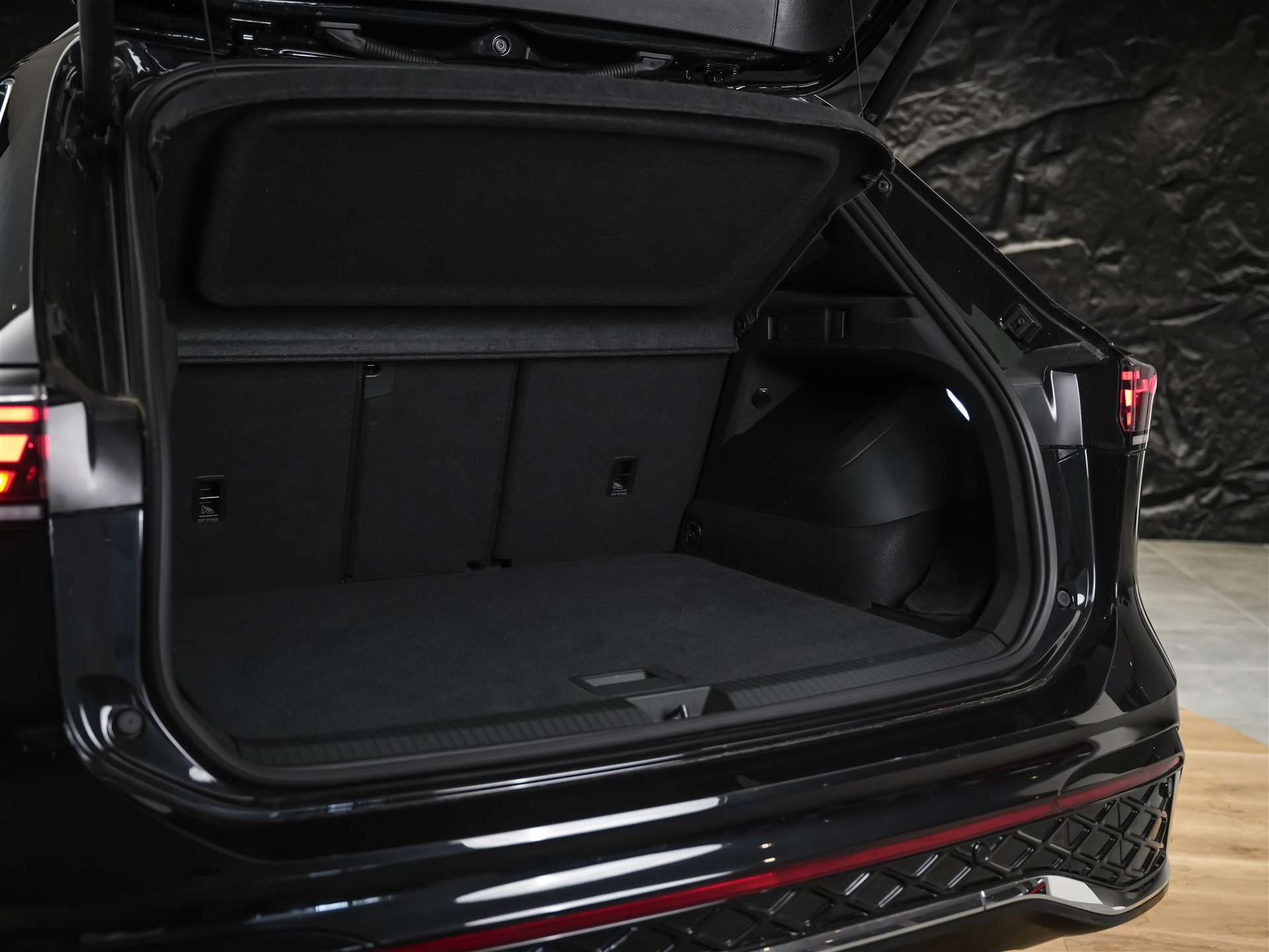 VW Tiguan 2.0 TSI R-Line DSG 4motion *Panorama*Massage*Matrix LED*-image-40