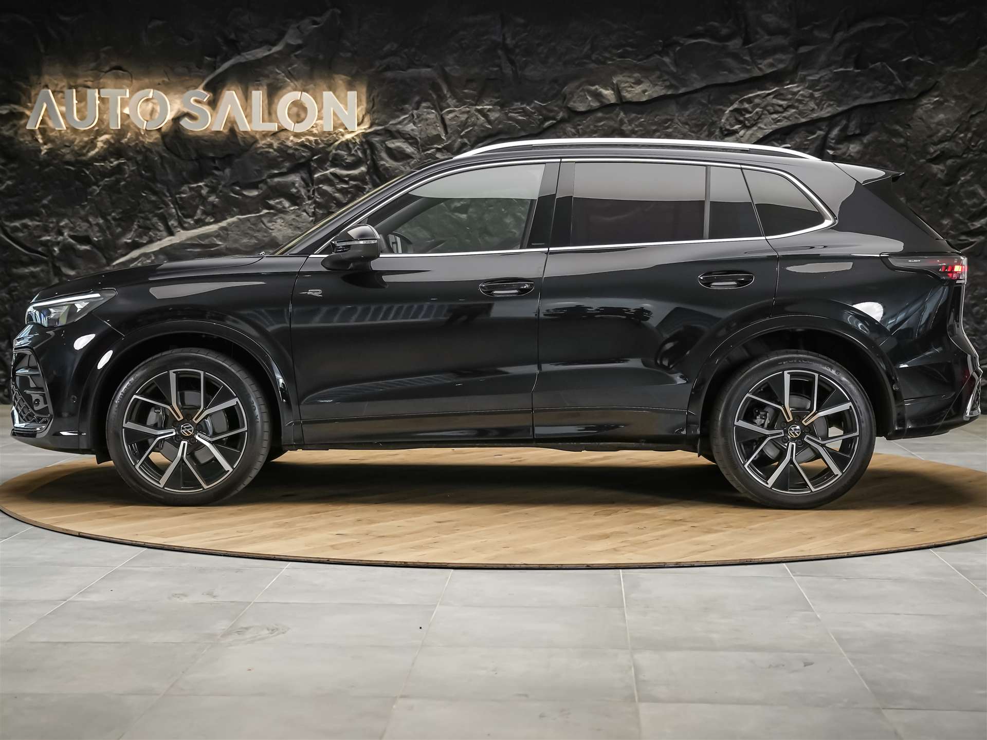 VW Tiguan 2.0 TSI R-Line DSG 4motion *Panorama*Massage*Matrix LED*-showroom-element-2