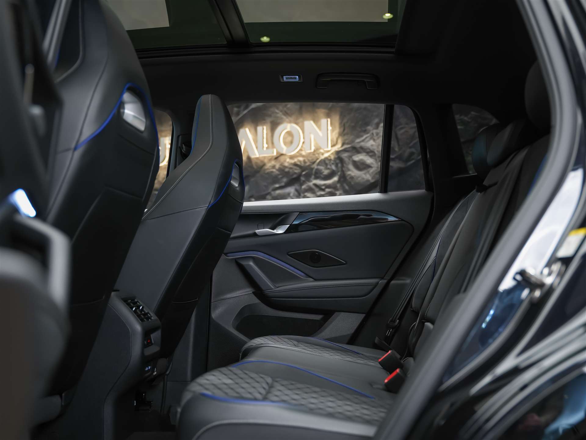 VW Tiguan 2.0 TSI R-Line DSG 4motion *Panorama*Massage*Matrix LED*-image-13