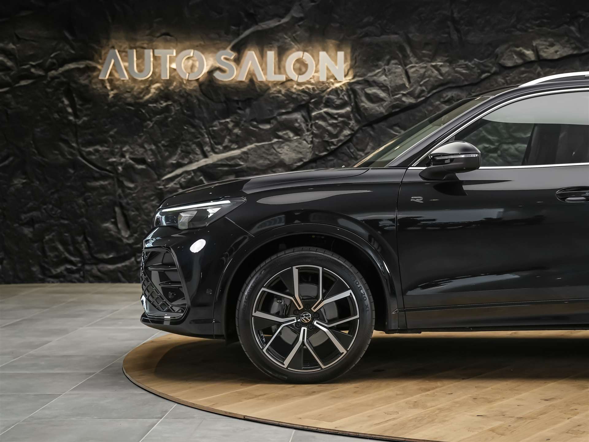 VW Tiguan 2.0 TSI R-Line DSG 4motion *Panorama*Massage*Matrix LED*-image-17