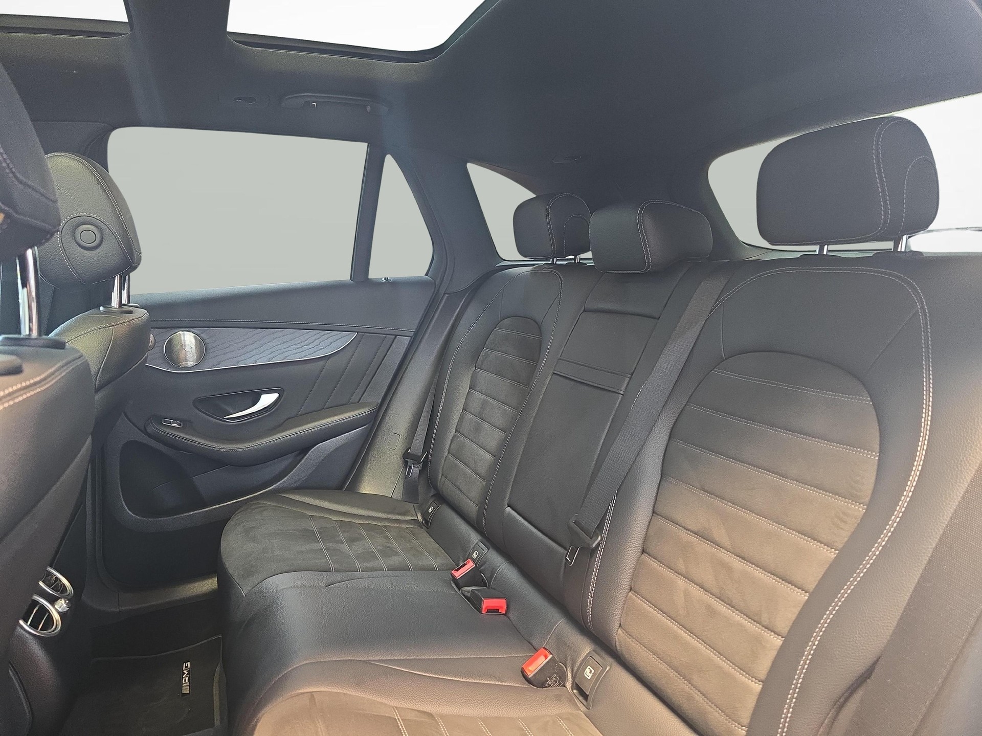 MERCEDES-BENZ GLC 200 4MATIC AMG Line-image-9