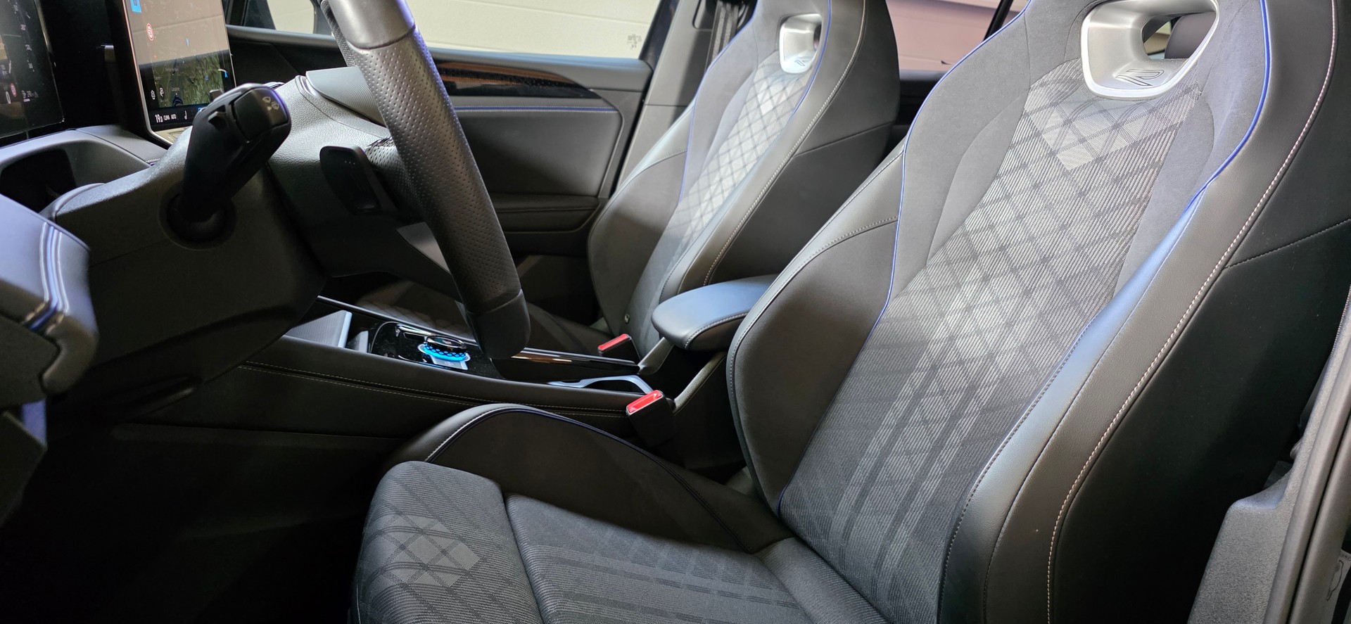 VW Tiguan 2.0 TSI DSG R-Line 4Motion *Massagefunktion*Abstandsregler/Spurhalteassistent*Panoramaglasdach*Lenkrad- & Sitzheizung*-image-9