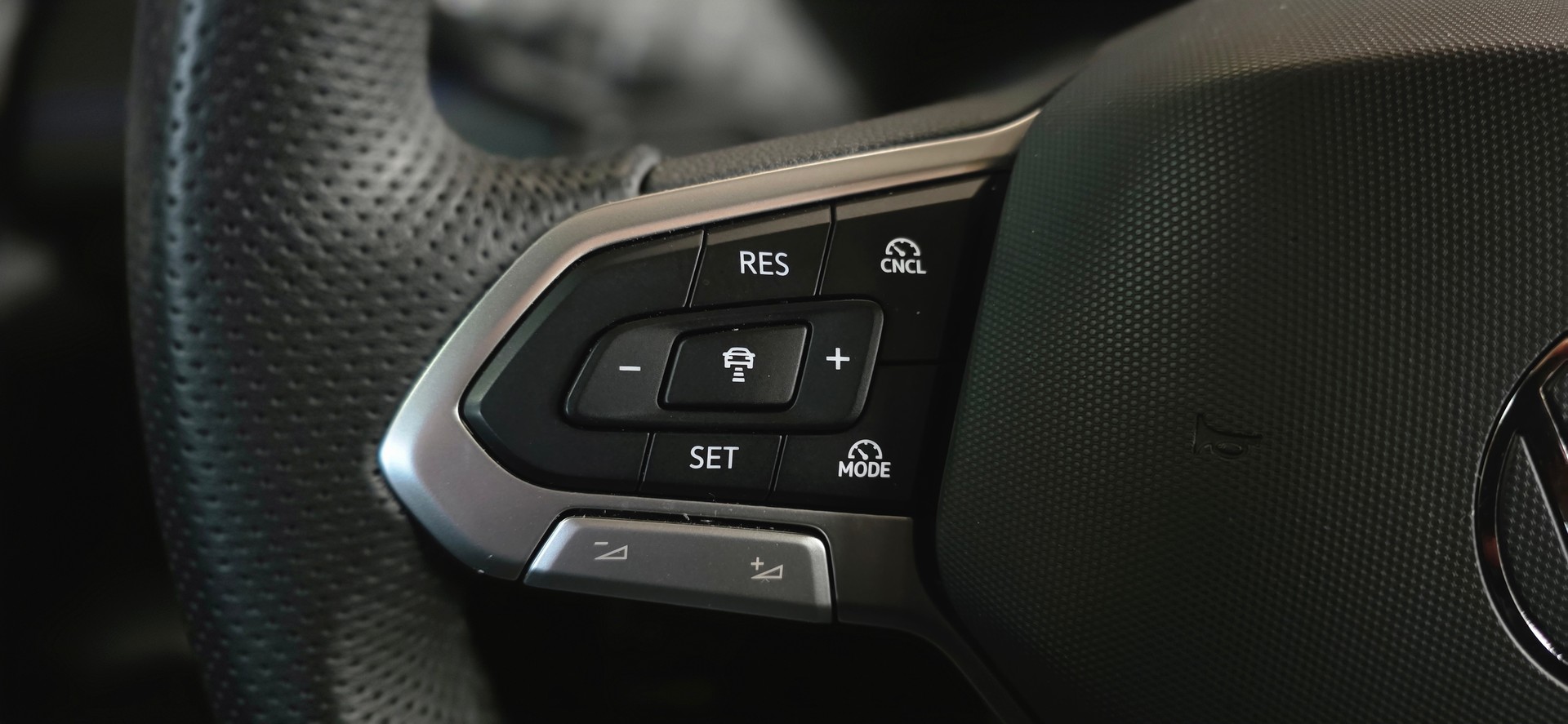 VW Tiguan 2.0 TSI DSG R-Line 4Motion *Massagefunktion*Abstandsregler/Spurhalteassistent*Panoramaglasdach*Lenkrad- & Sitzheizung*-image-14