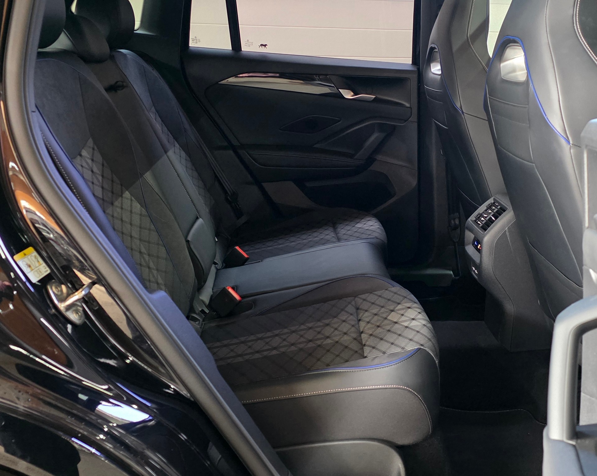 VW Tiguan 2.0 TSI DSG R-Line 4Motion *Massagefunktion*Abstandsregler/Spurhalteassistent*Panoramaglasdach*Lenkrad- & Sitzheizung*-image-24