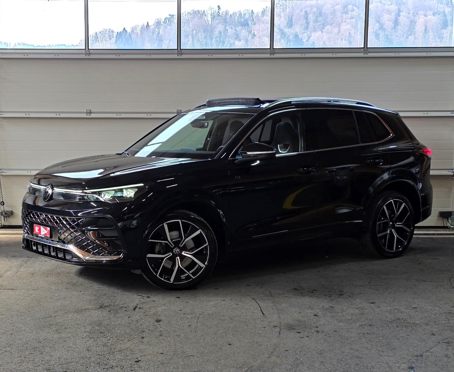 VW Tiguan 2.0 TSI DSG R-Line 4Motion *Massagefunktion*Abstandsregler/Spurhalteassistent*Panoramaglasdach*Lenkrad- & Sitzheizung*