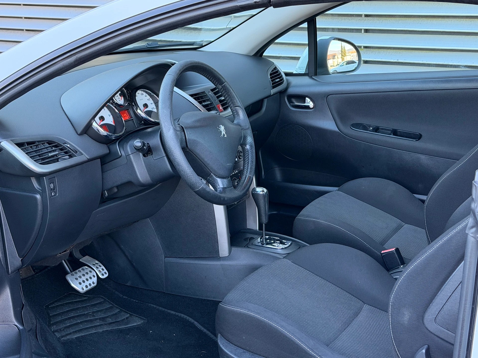 PEUGEOT 207 CC 1.6 16V Sport Automatic-image-1