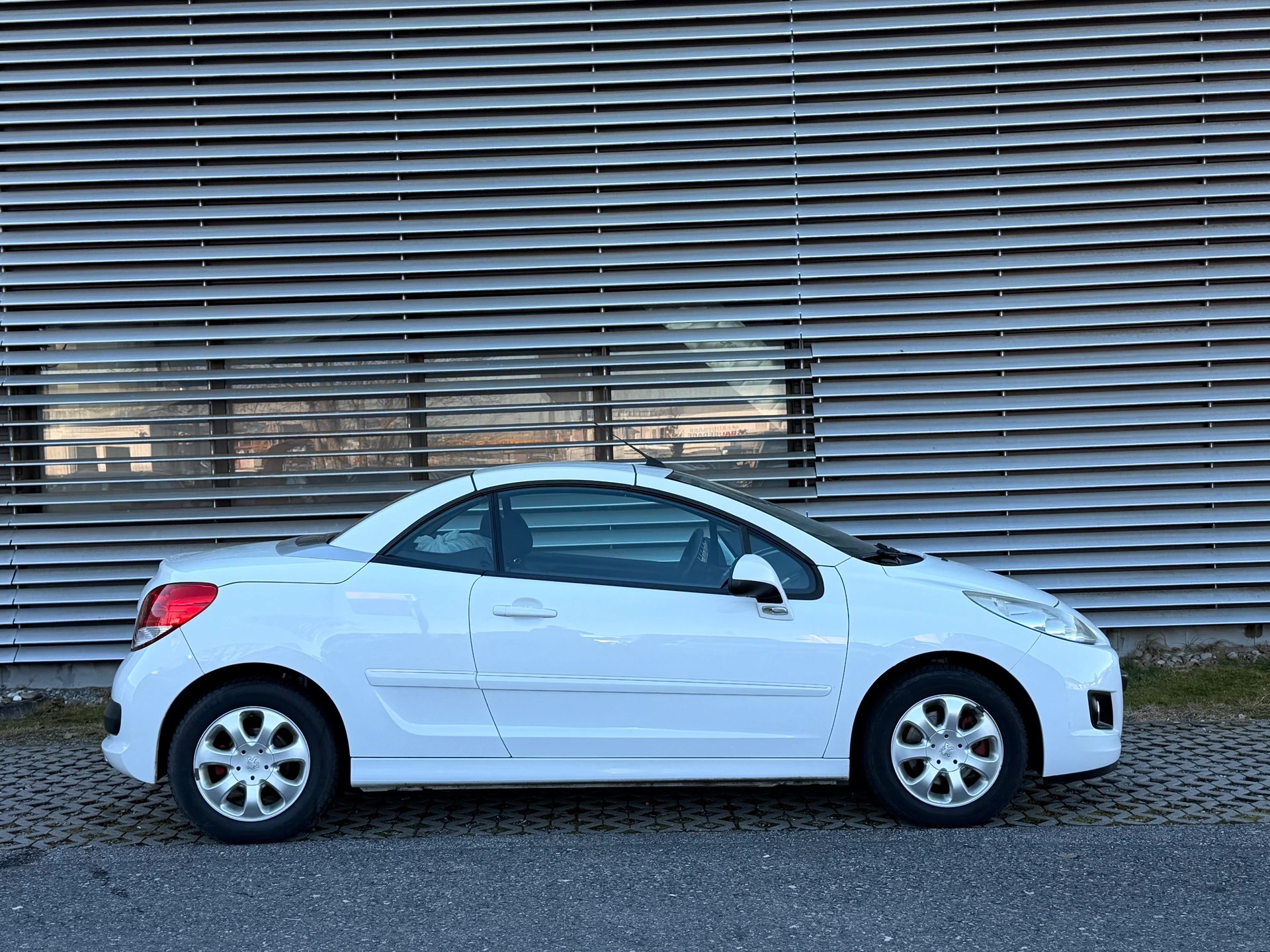PEUGEOT 207 CC 1.6 16V Sport Automatic-image-9