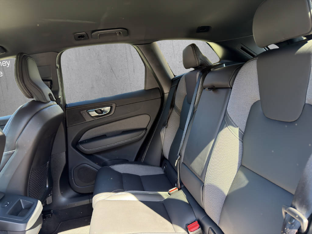 VOLVO XC60 2.0 B5 MH Plus Dark AWD-image-14