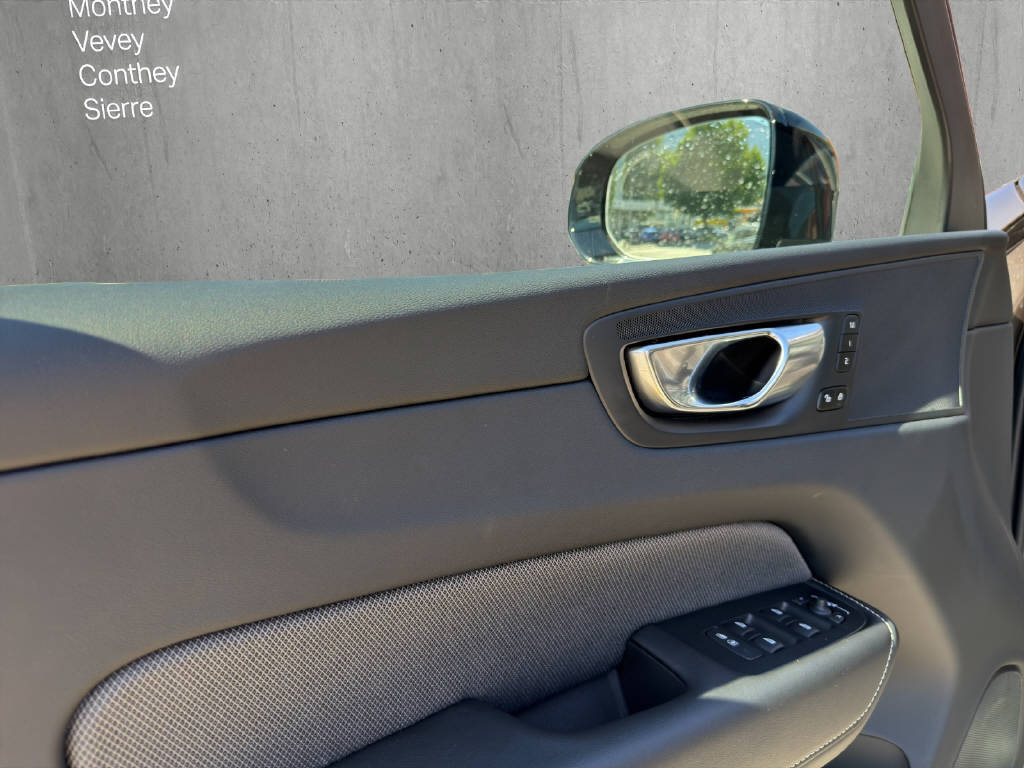VOLVO XC60 2.0 B5 MH Plus Dark AWD-image-7