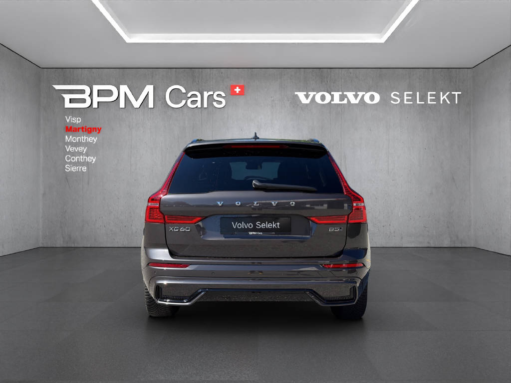 VOLVO XC60 2.0 B5 MH Plus Dark AWD-showroom-element-2