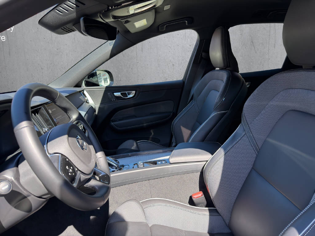 VOLVO XC60 2.0 B5 MH Plus Dark AWD-image-8