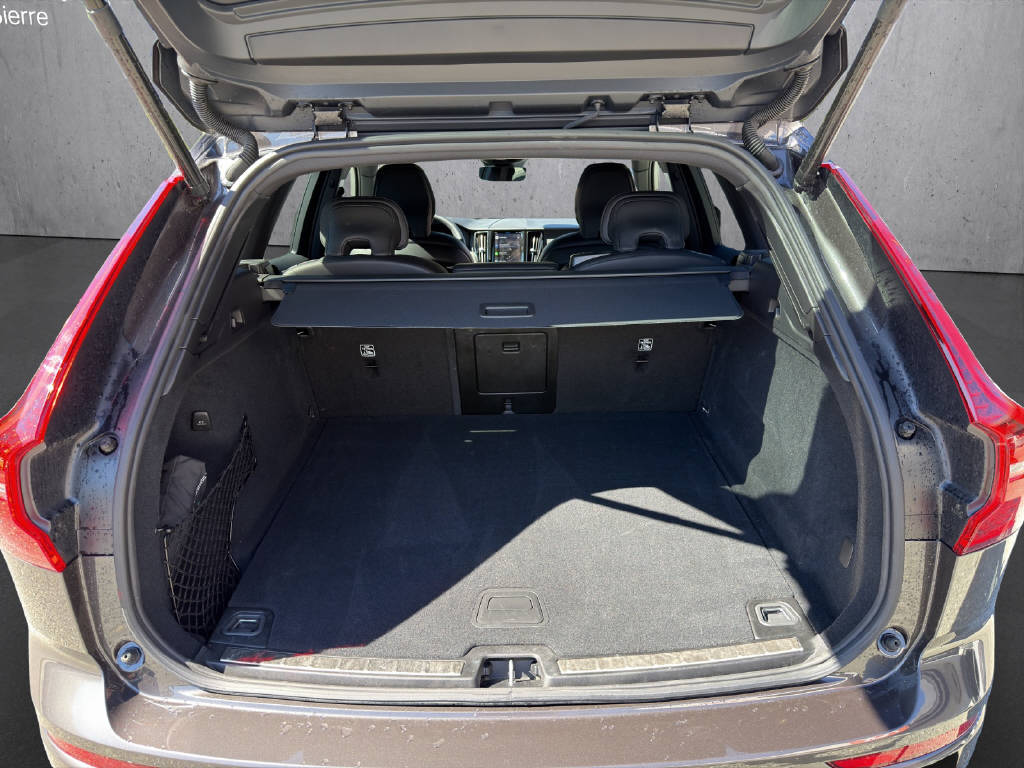 VOLVO XC60 2.0 B5 MH Plus Dark AWD-image-15