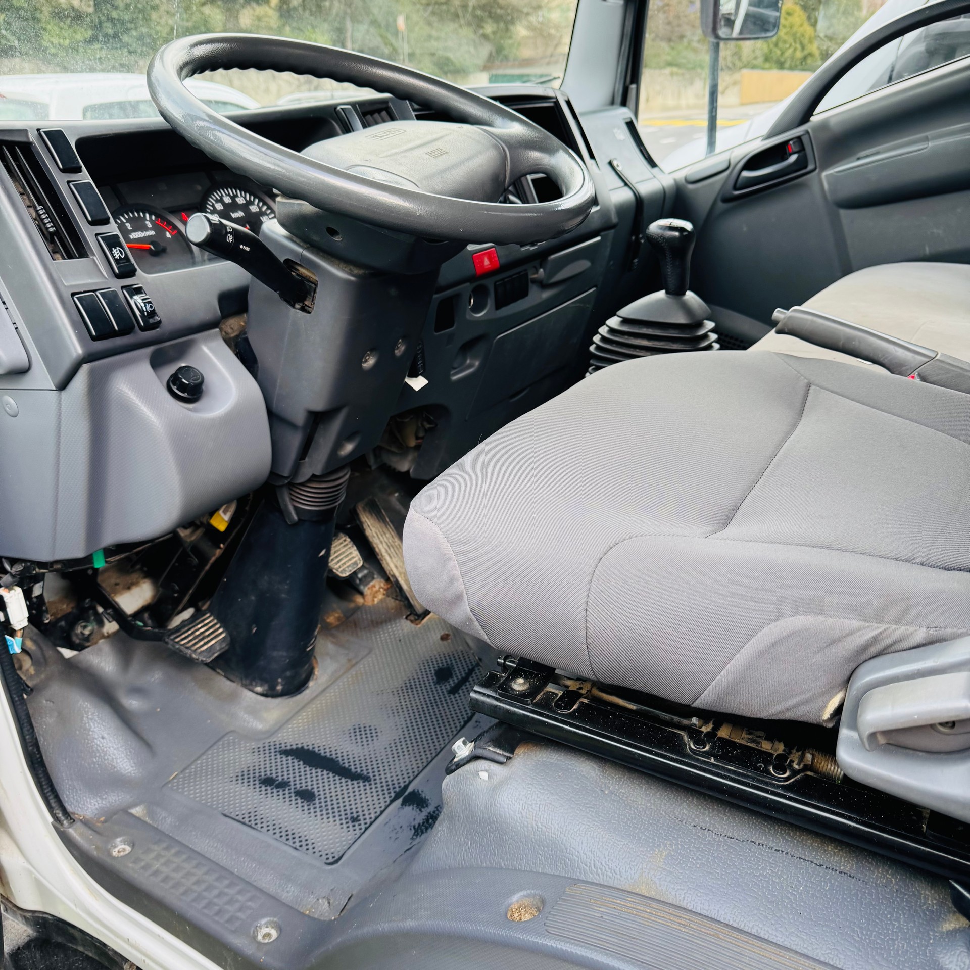 ISUZU NLR 85 - L 35 E-image-4