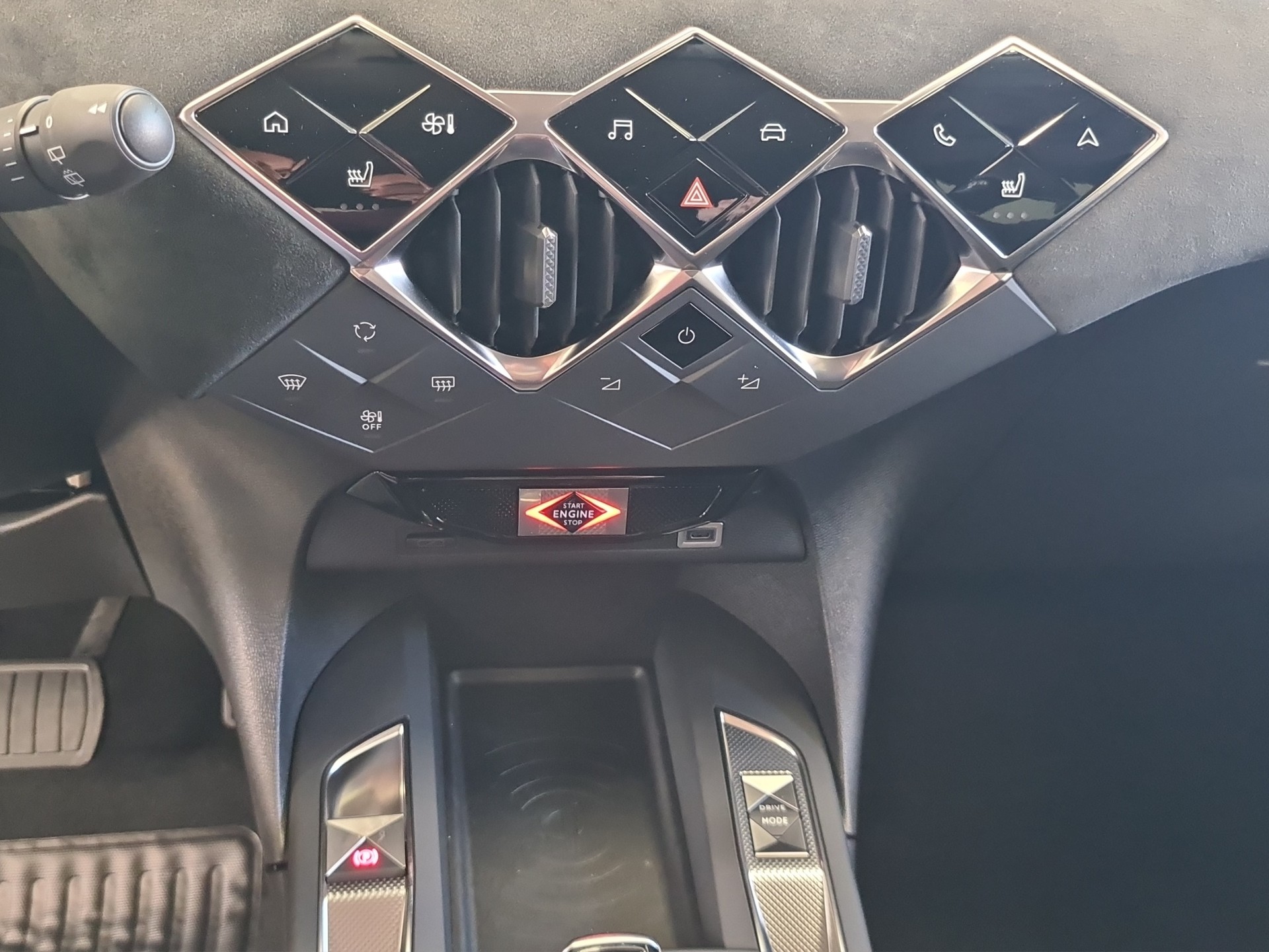 DS AUTOMOBILES DS3 1.2 MHEV Performance-image-9