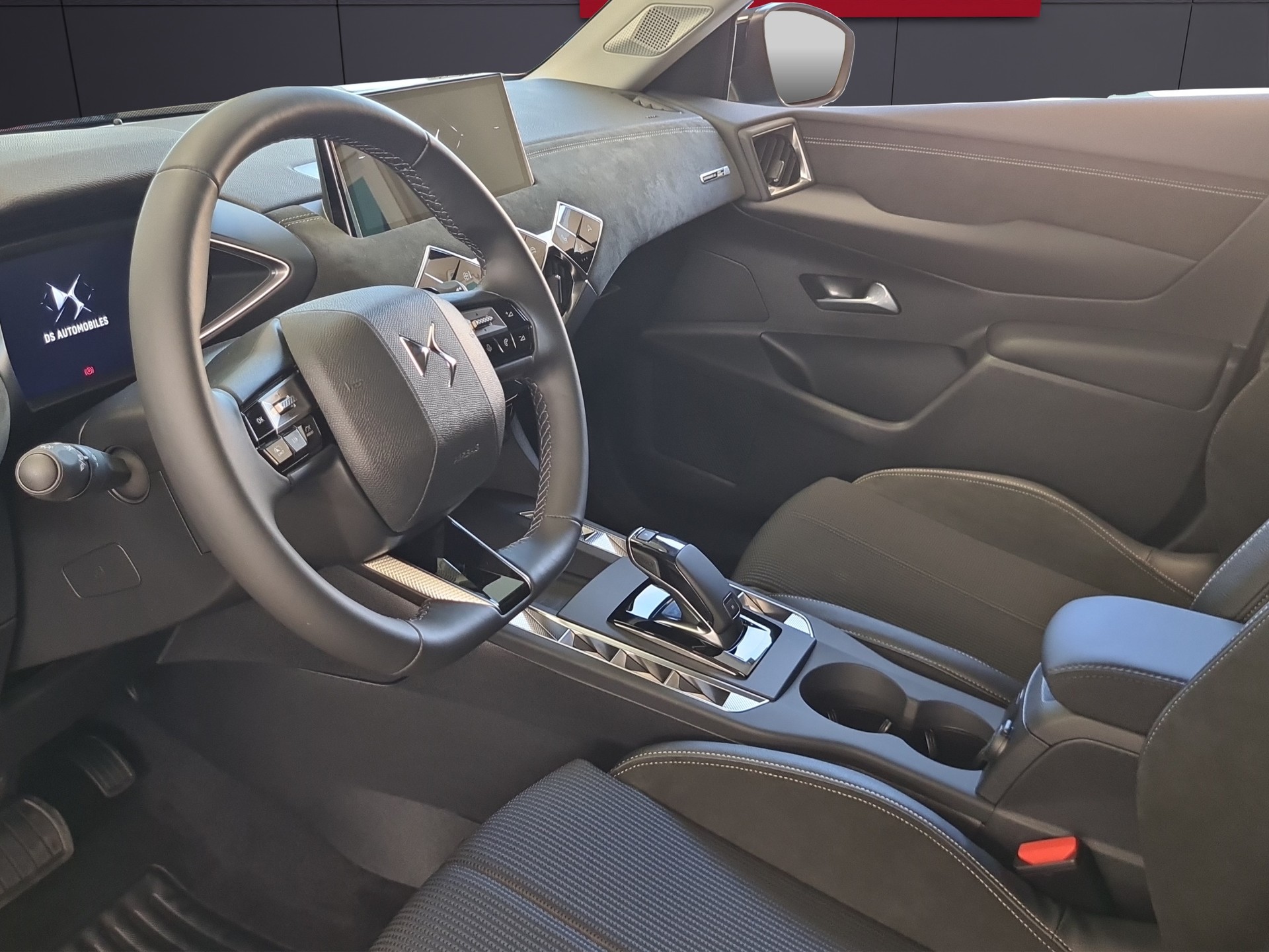 DS AUTOMOBILES DS3 1.2 MHEV Performance-image-4