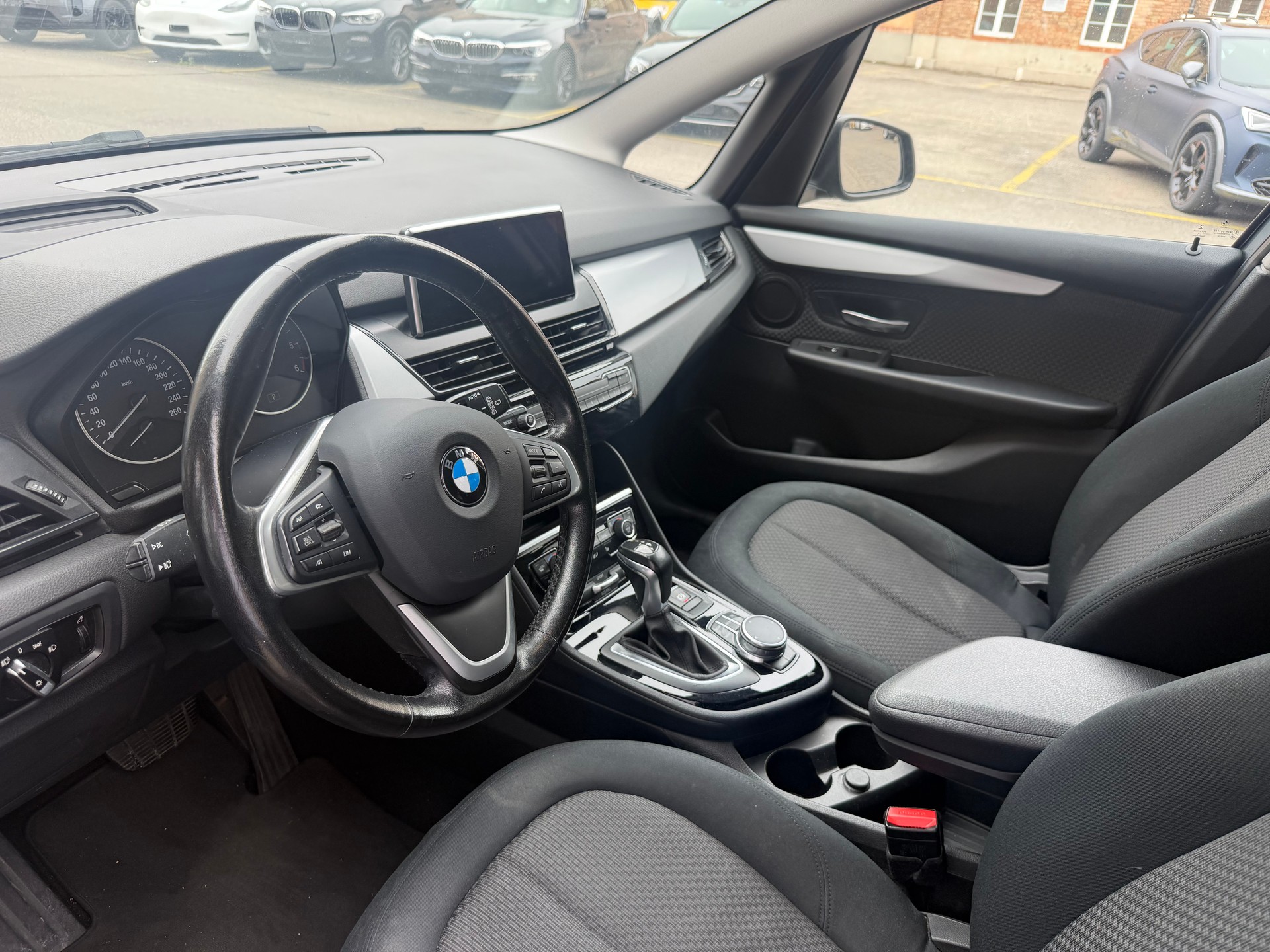 BMW 216d Gran Tourer Steptronic-image-9