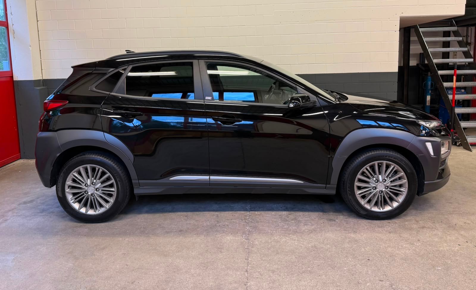 HYUNDAI Kona 1.6 T-GDi Amplia 4WD DCT //NEU AB MFK!-image-2