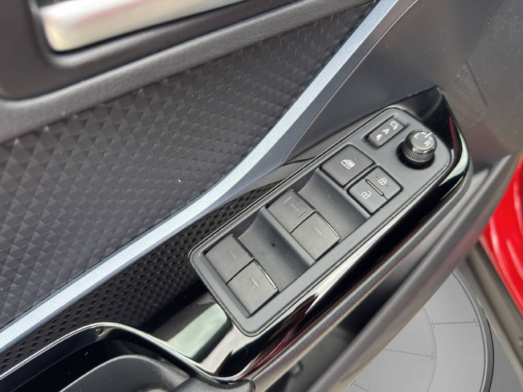 TOYOTA C-HR 2.0 VVTi HSD Trend-image-4