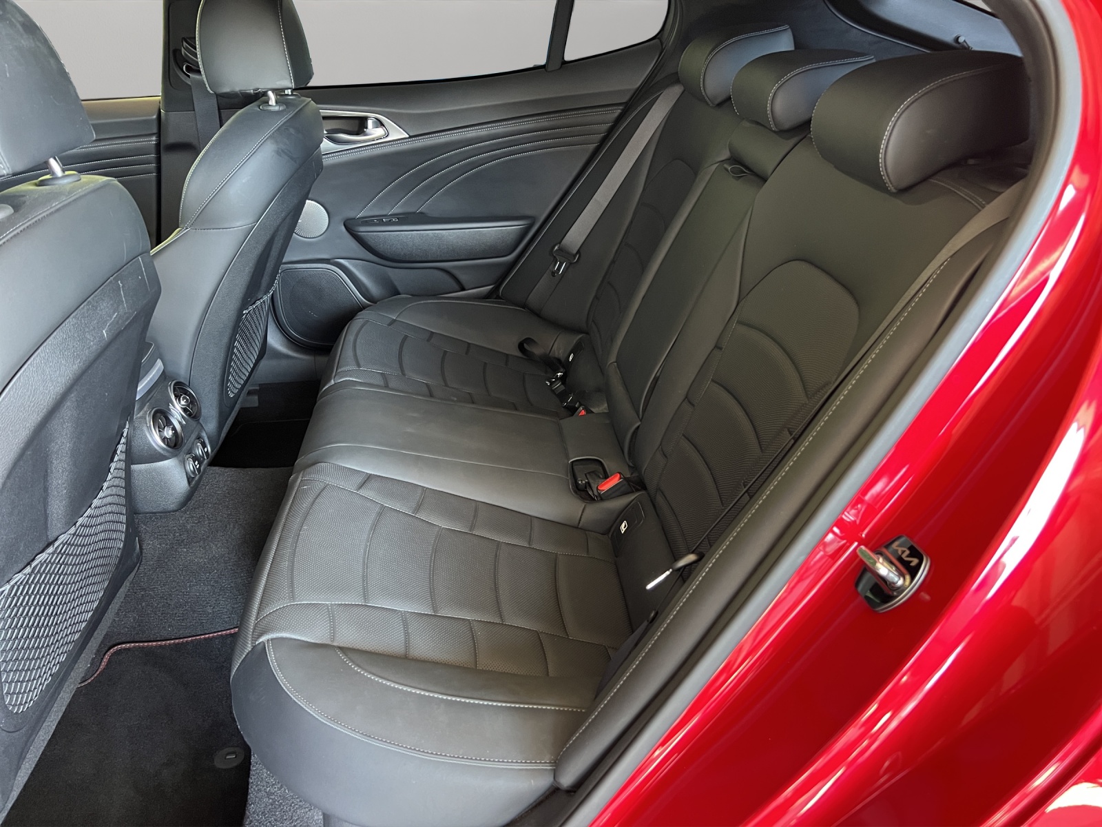 KIA Stinger GT 3.3 T-GDi 4x4 Automat "Last Edition" / CH-Herstellergarantie / Winterräder-image-15