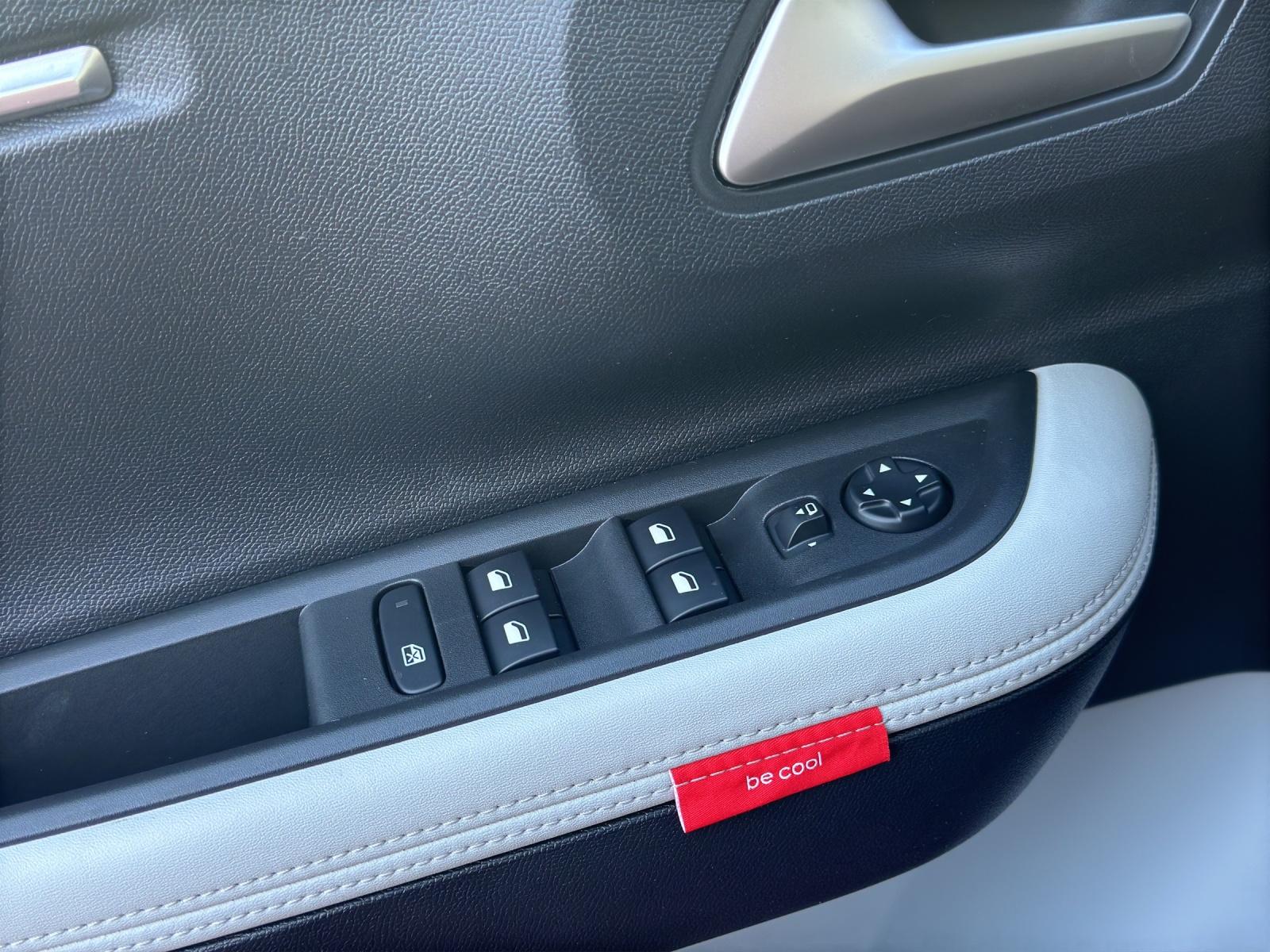 CITROEN C3 1.2 Hybrid 110 Edition Tricolore-image-10