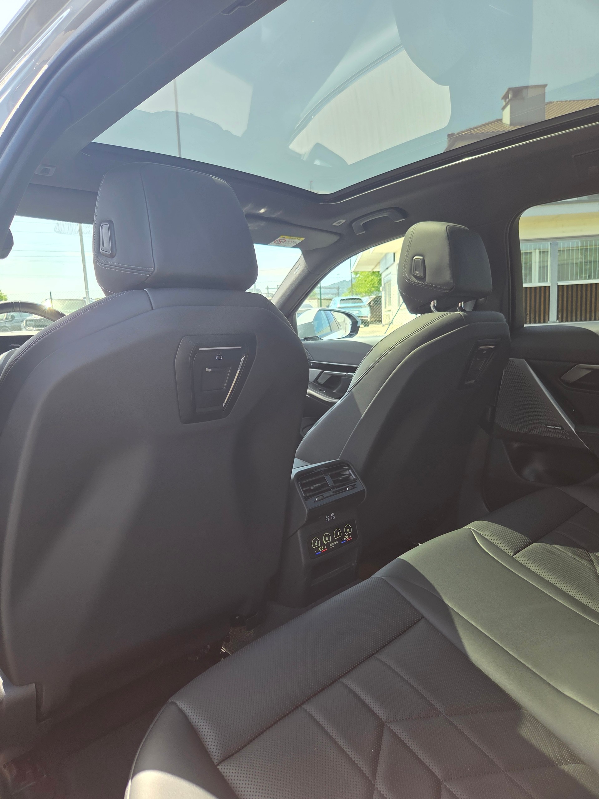 BMW 520d xDrive 48V Touring M Sport Steptronic-image-9