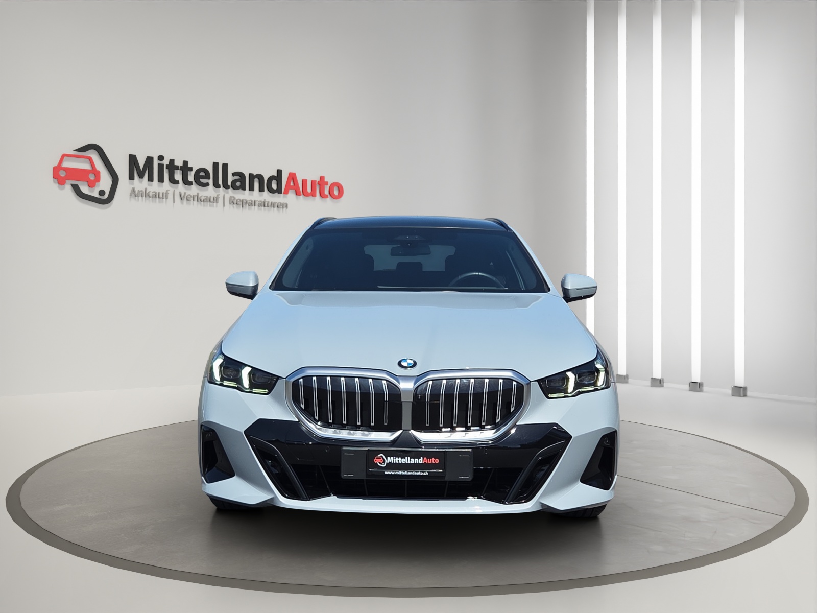BMW 520d xDrive 48V Touring M Sport Steptronic-showroom-element-1