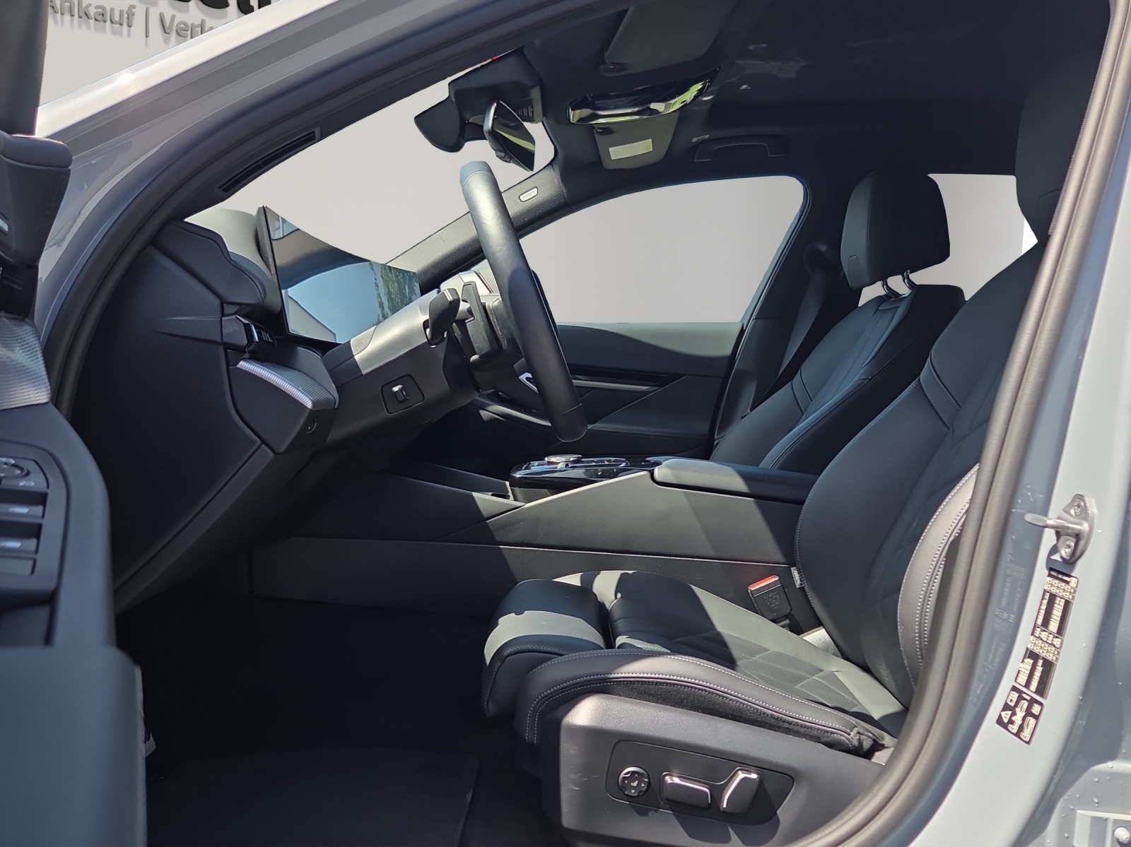 BMW 520d xDrive 48V Touring M Sport Steptronic-image-8